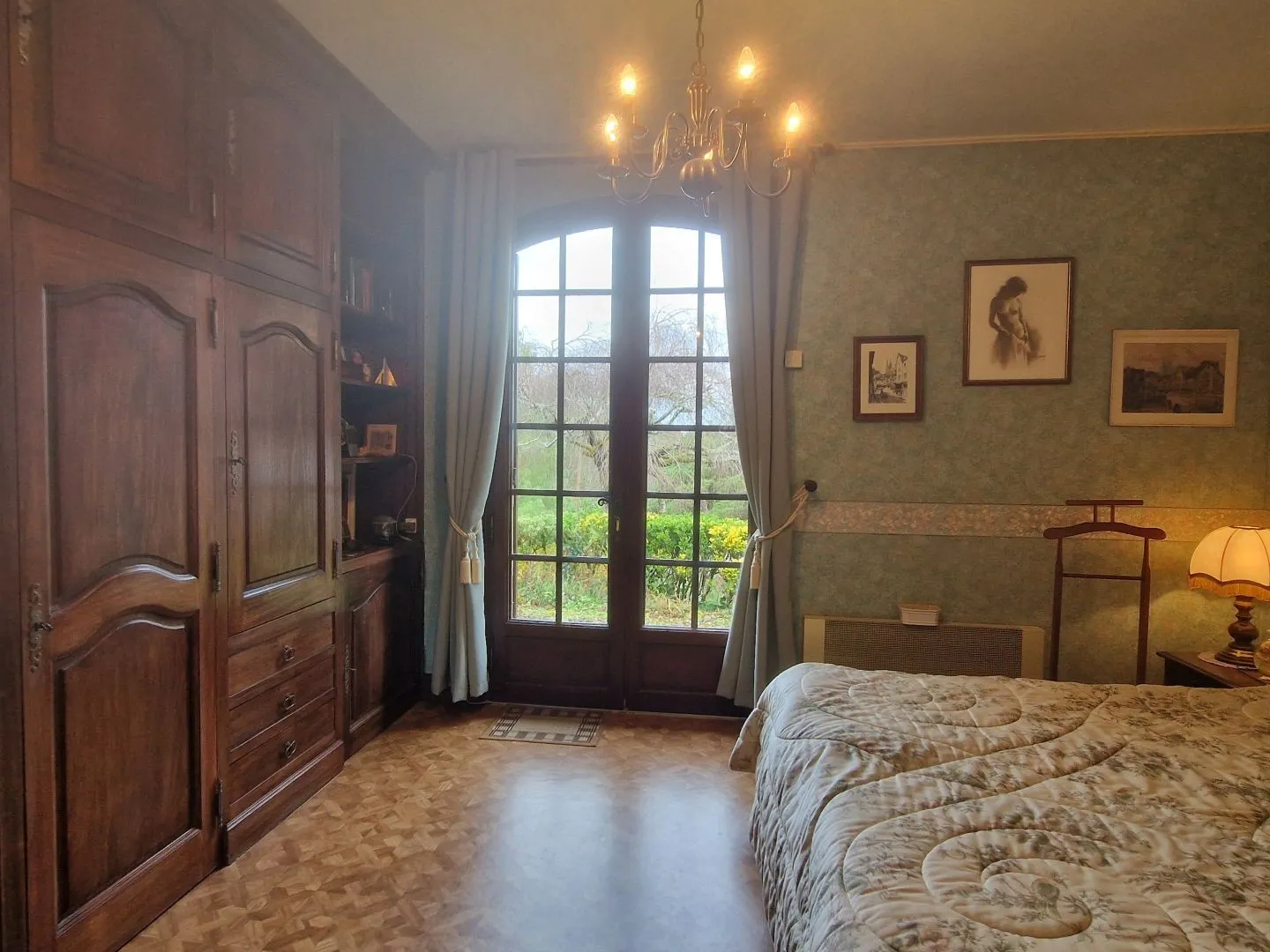 1970s French Home with Expansive Garden and Versatile Layout in Le Bugue - View image 10 of 24