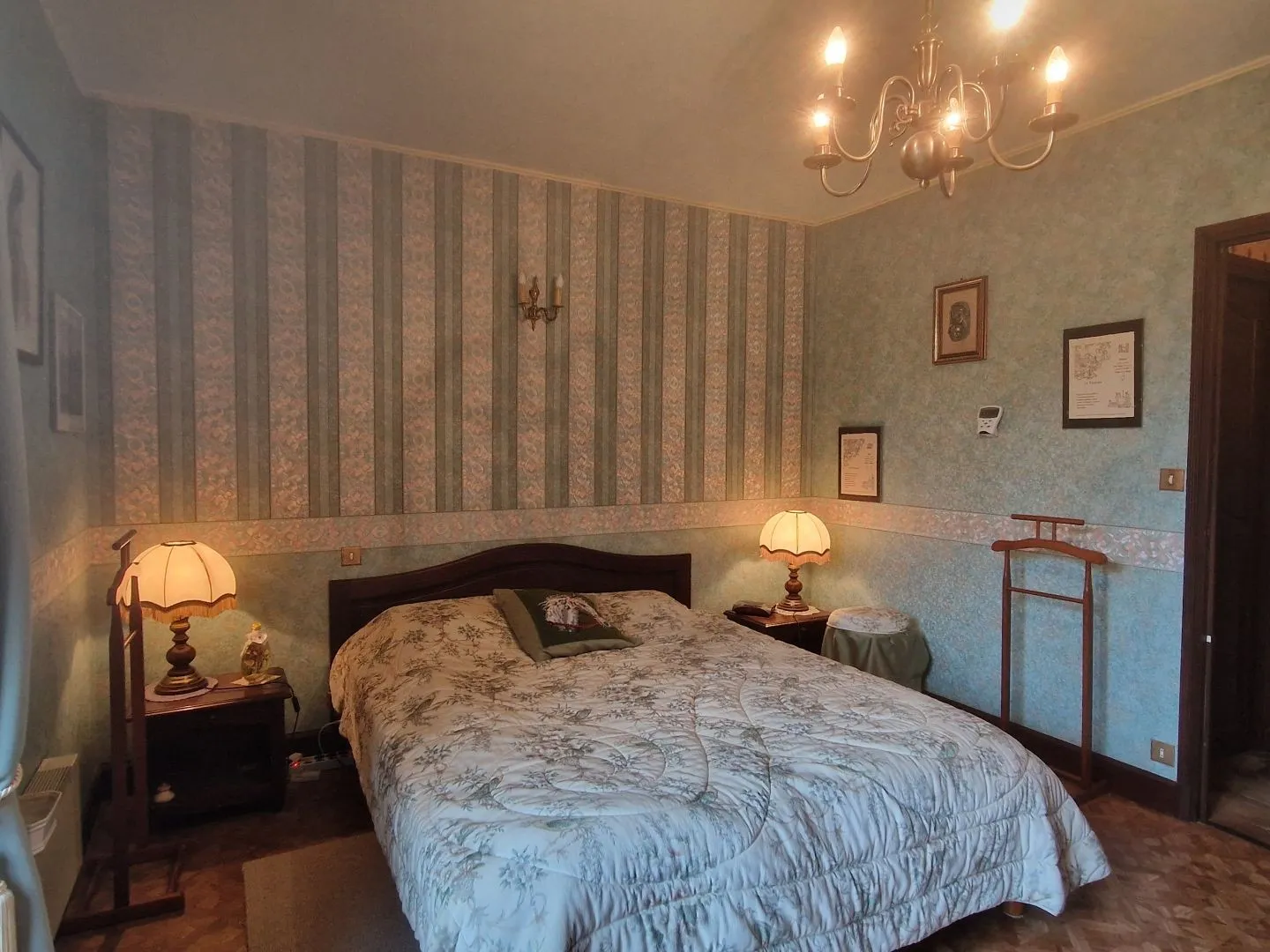 1970s French Home with Expansive Garden and Versatile Layout in Le Bugue - View image 11 of 24