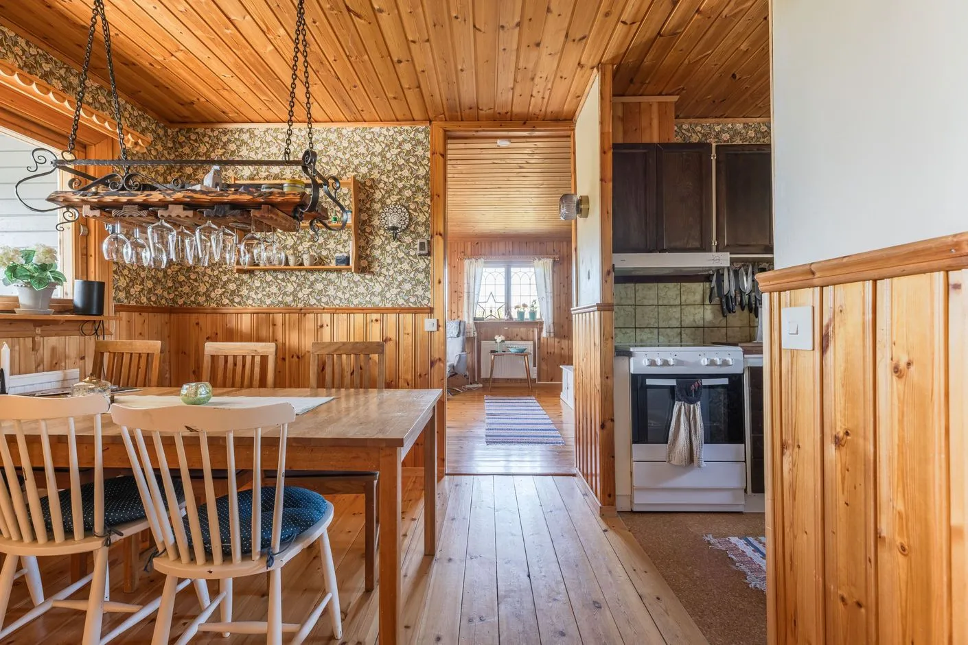 casa de campo sueca de 1979 con amplios terrenos en Funäsdalen - Image 5