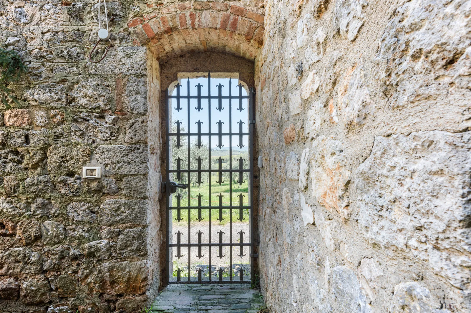 Historic 5-Bedroom Tower House with Roof Terrace in Monteriggioni, Tuscany - View image 6 of 51