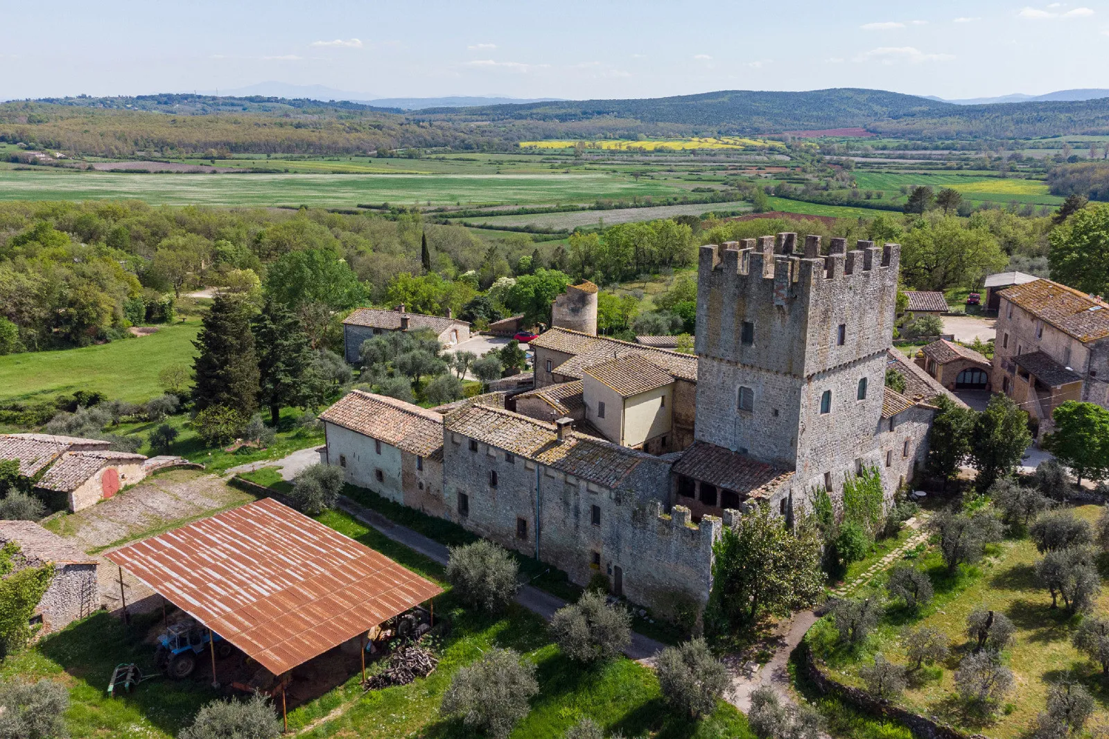 Historic 5-Bedroom Tower House with Roof Terrace in Monteriggioni, Tuscany - View image 14 of 51