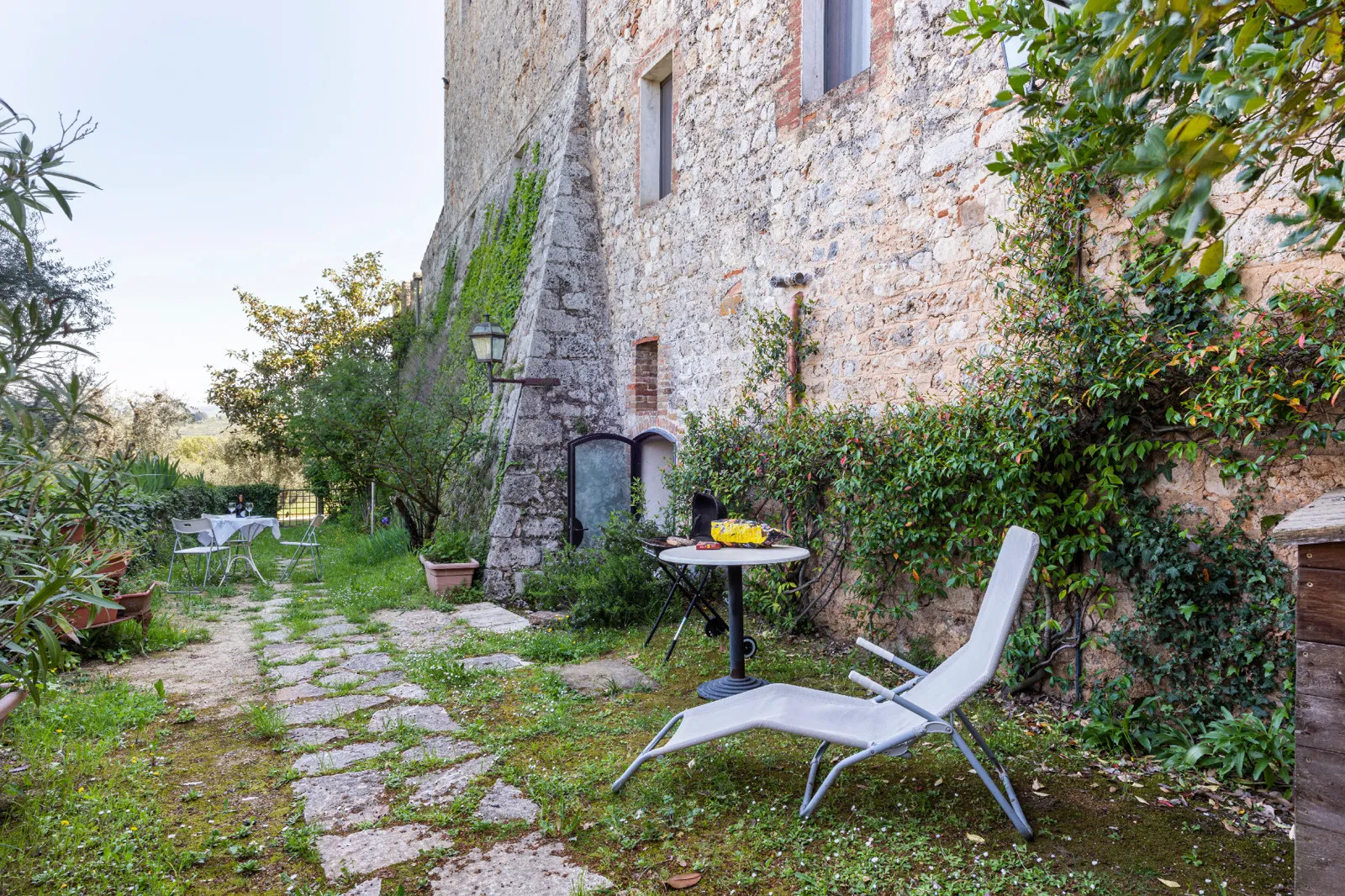 Historic 5-Bedroom Tower House with Roof Terrace in Monteriggioni, Tuscany - View image 16 of 51
