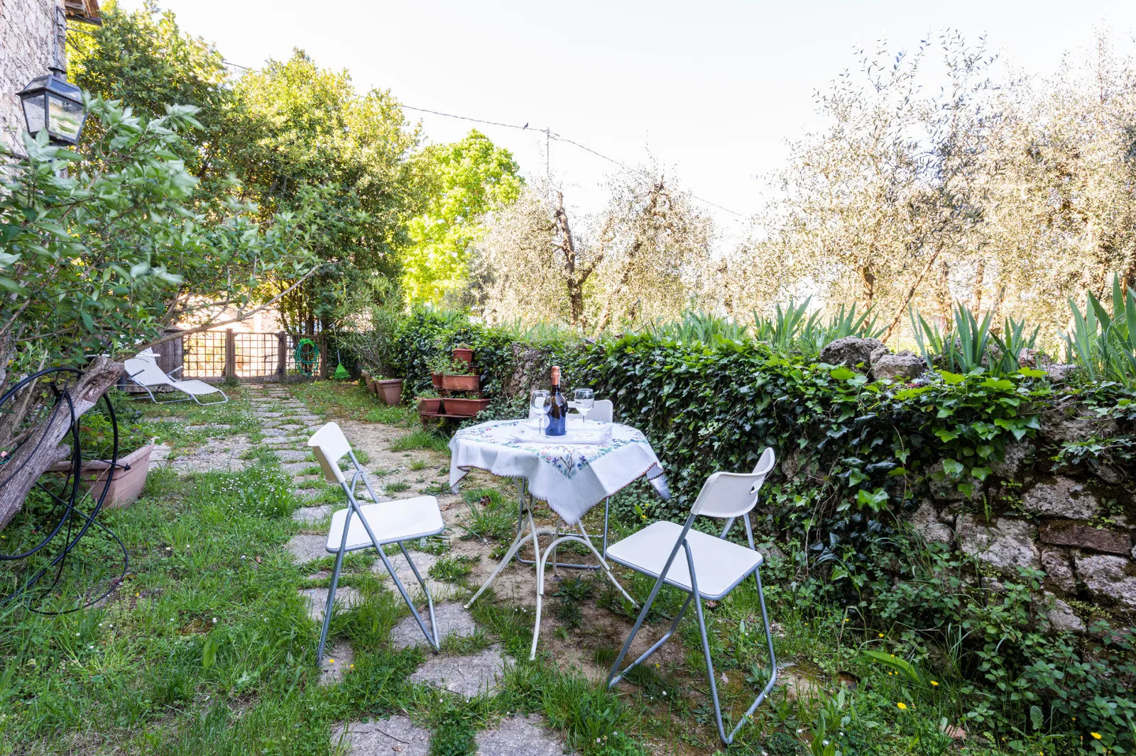 Historic 5-Bedroom Tower House with Roof Terrace in Monteriggioni, Tuscany - View image 19 of 51