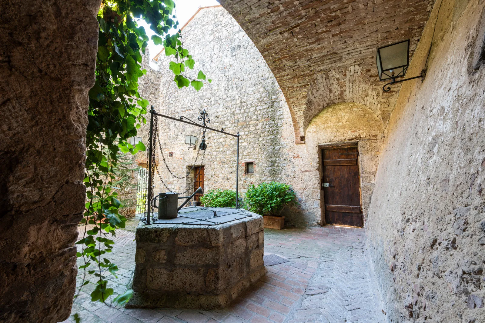 Historic 5-Bedroom Tower House with Roof Terrace in Monteriggioni, Tuscany - View image 21 of 51