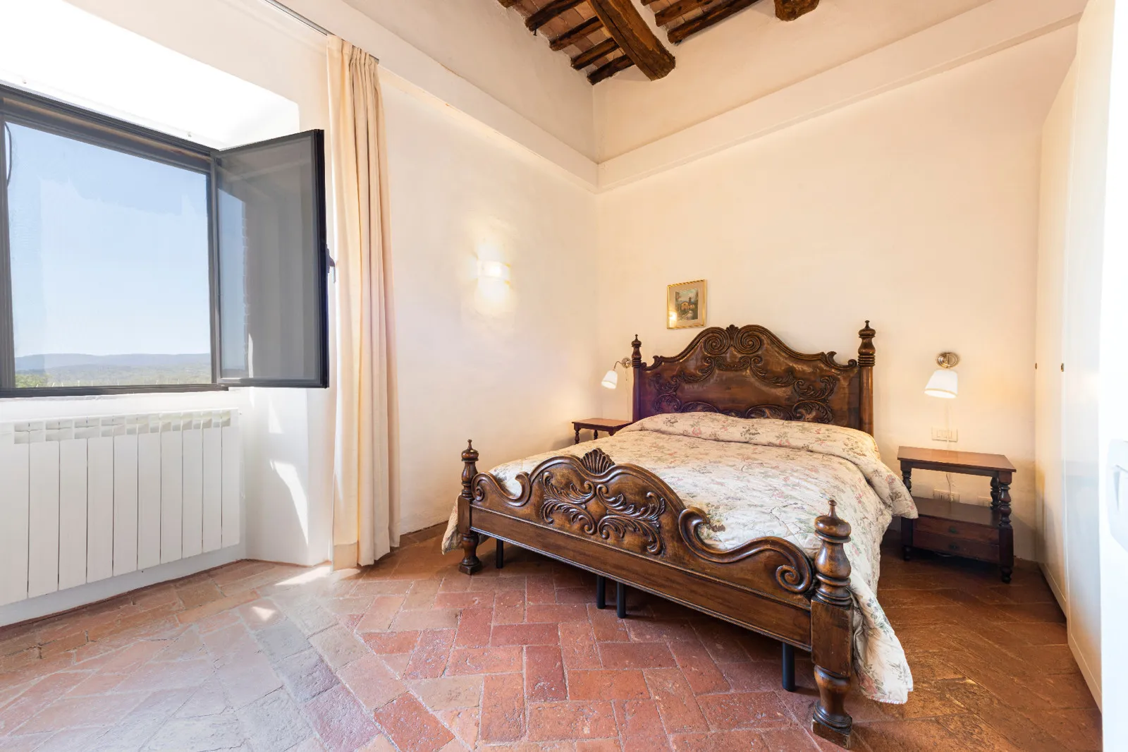 Historic 5-Bedroom Tower House with Roof Terrace in Monteriggioni, Tuscany - View image 36 of 51