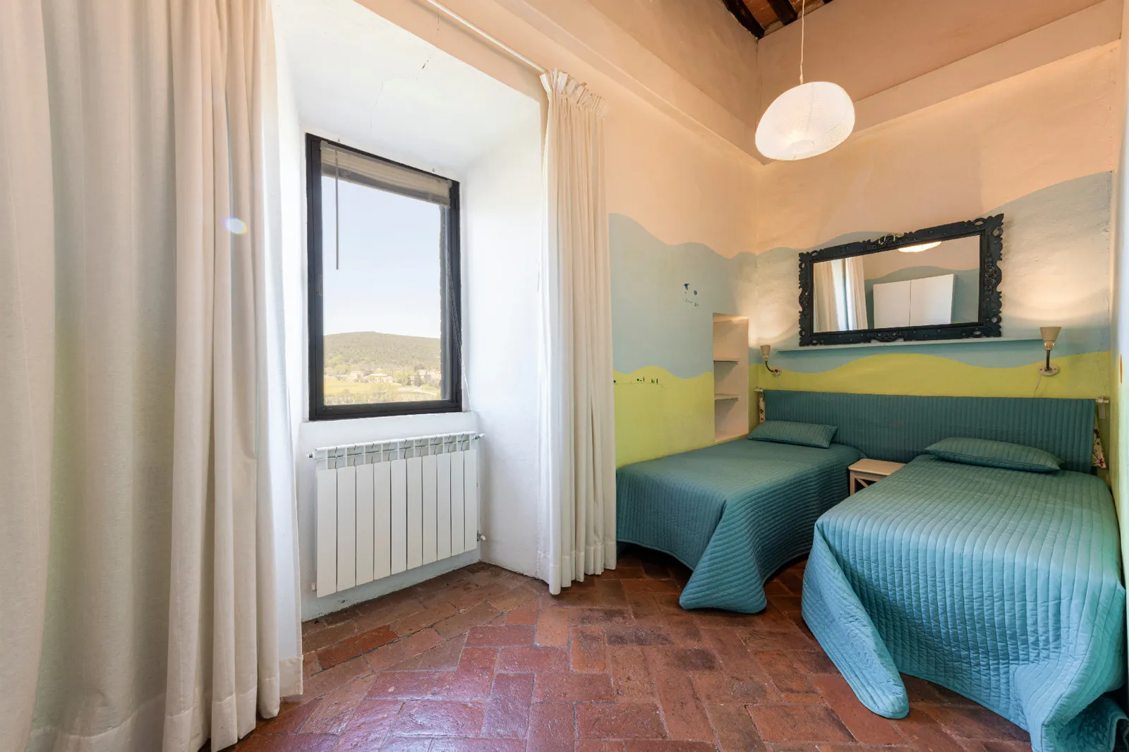 Historic 5-Bedroom Tower House with Roof Terrace in Monteriggioni, Tuscany - View image 41 of 51