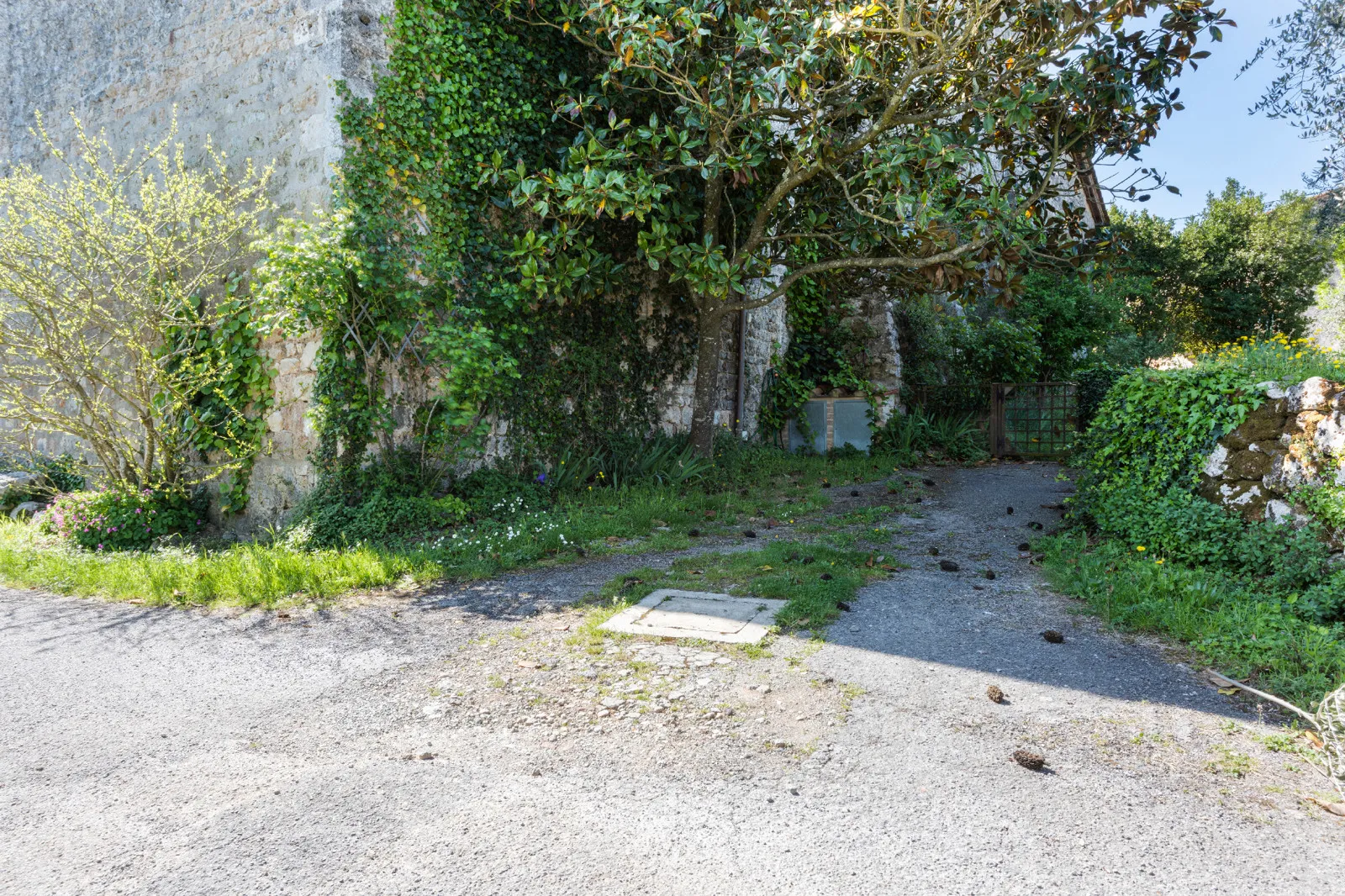 Historic 5-Bedroom Tower House with Roof Terrace in Monteriggioni, Tuscany - View image 49 of 51