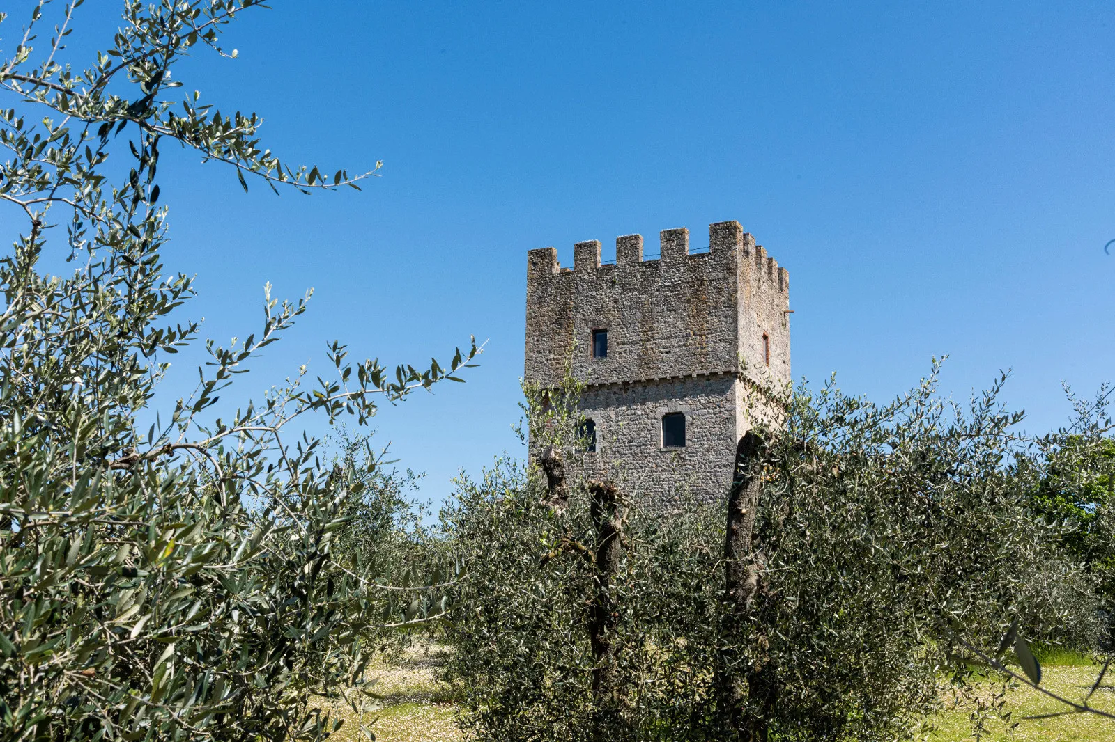 Historic 5-Bedroom Tower House with Roof Terrace in Monteriggioni, Tuscany - View image 50 of 51