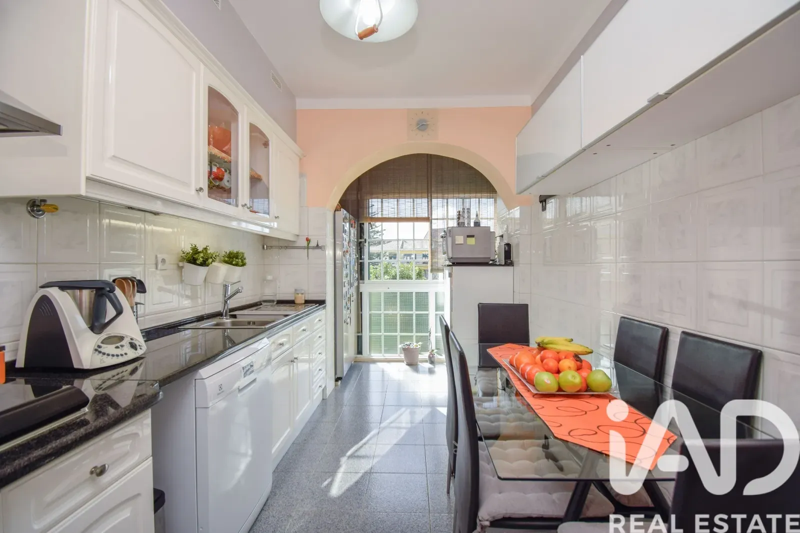 1970s Family Home with Garden and Parking in Algueirão-Mem Martins - View image 9 of 30