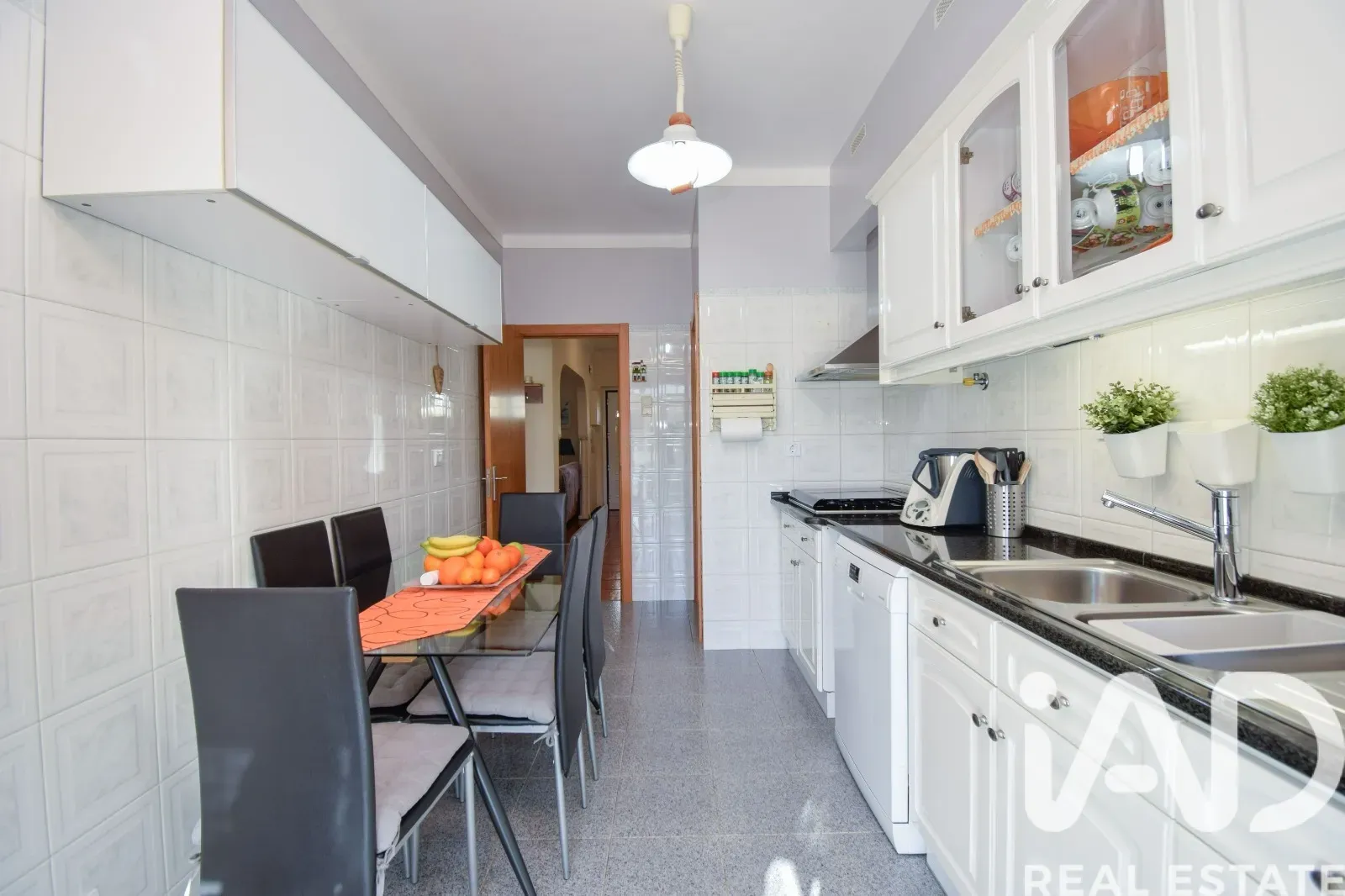 1970s Family Home with Garden and Parking in Algueirão-Mem Martins - View image 10 of 30