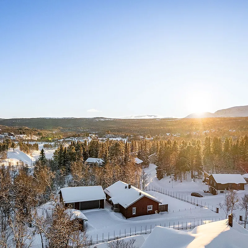 Contemporary 3-Bedroom Villa with Expansive Garden in Scenic Bruksvallarna