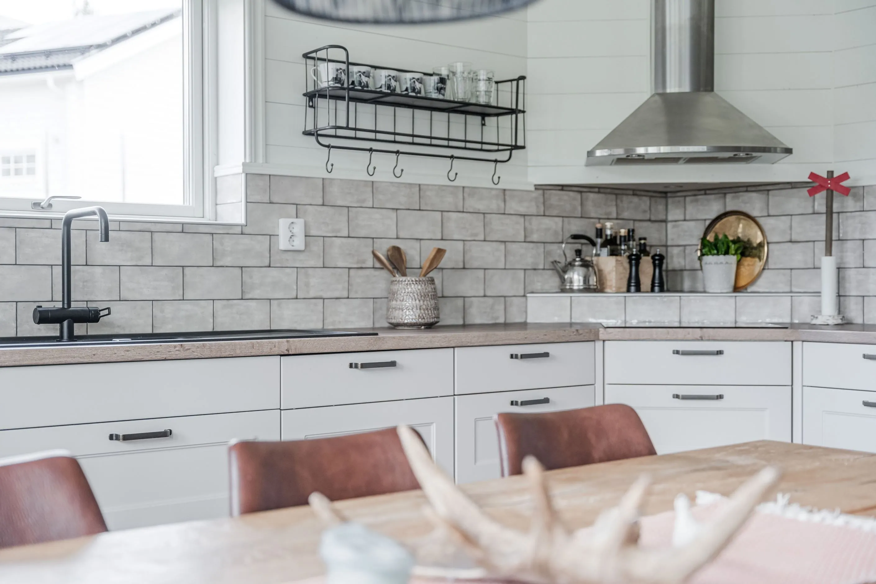 Nykyaikainen 3 makuuhuoneen huvila, jossa on laaja puutarha Bruksvallarnan maisemissa - Näytä kuva 8 / 43