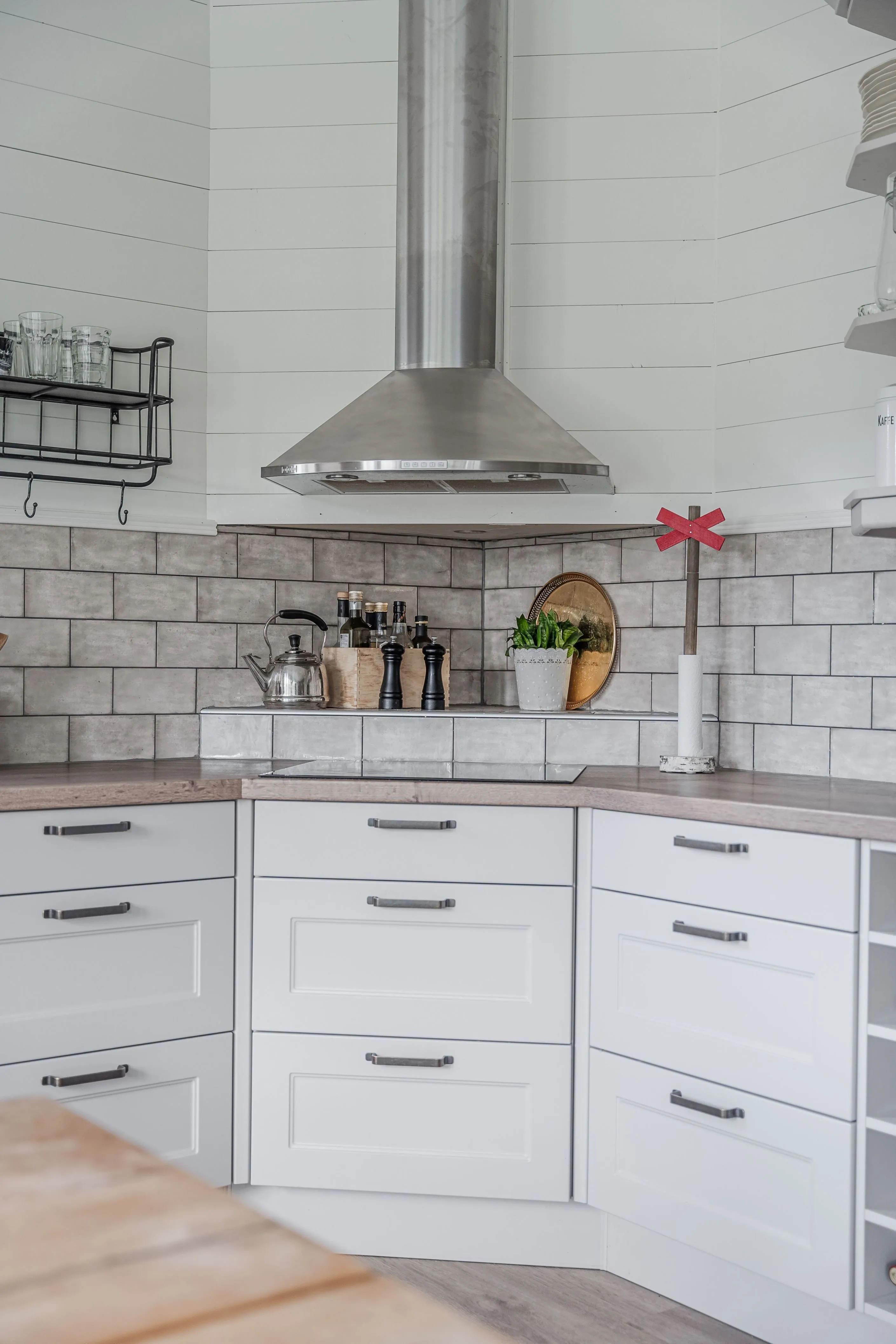 Nykyaikainen 3 makuuhuoneen huvila, jossa on laaja puutarha Bruksvallarnan maisemissa - Näytä kuva 9 / 43