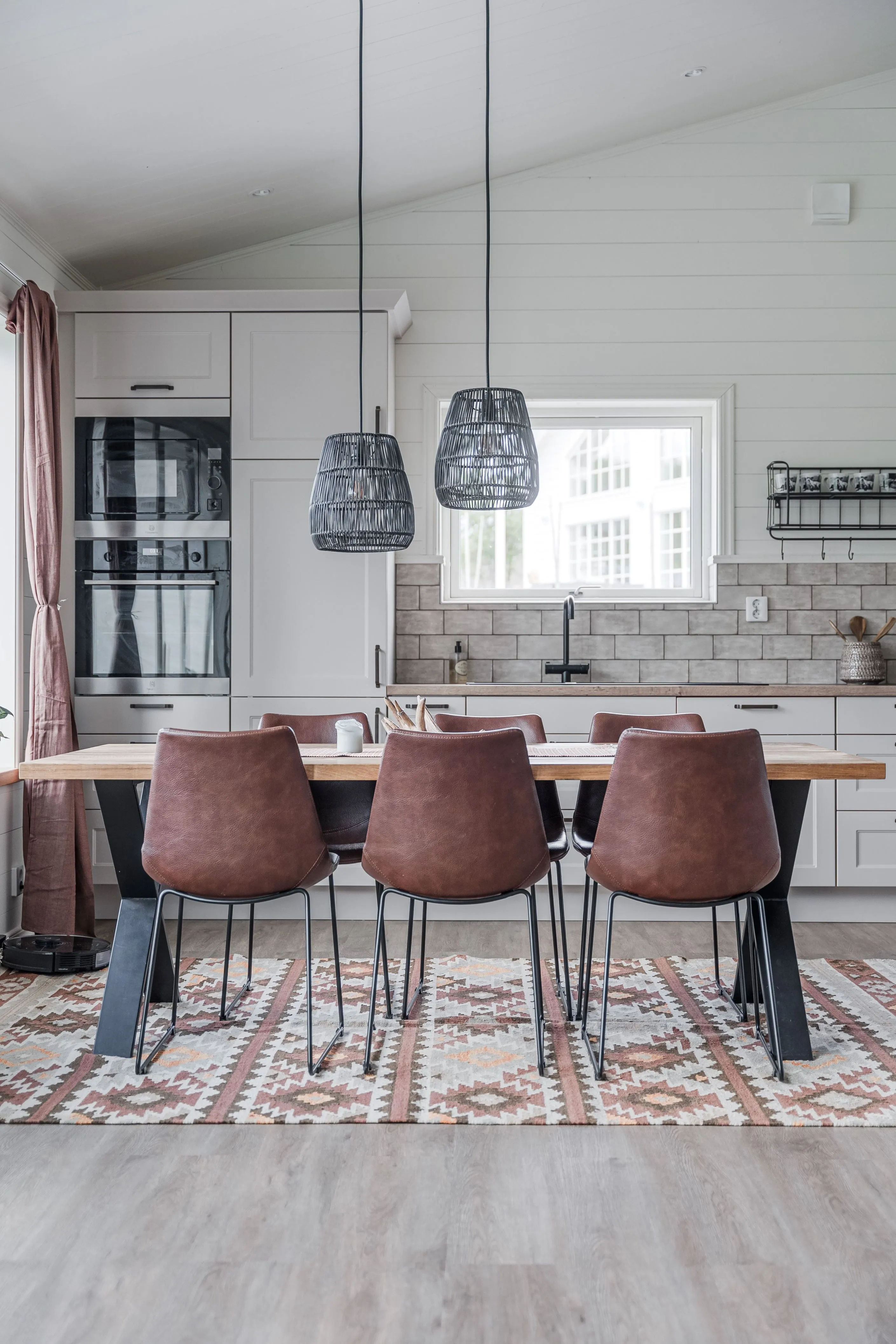 Nykyaikainen 3 makuuhuoneen huvila, jossa on laaja puutarha Bruksvallarnan maisemissa - Näytä kuva 11 / 43