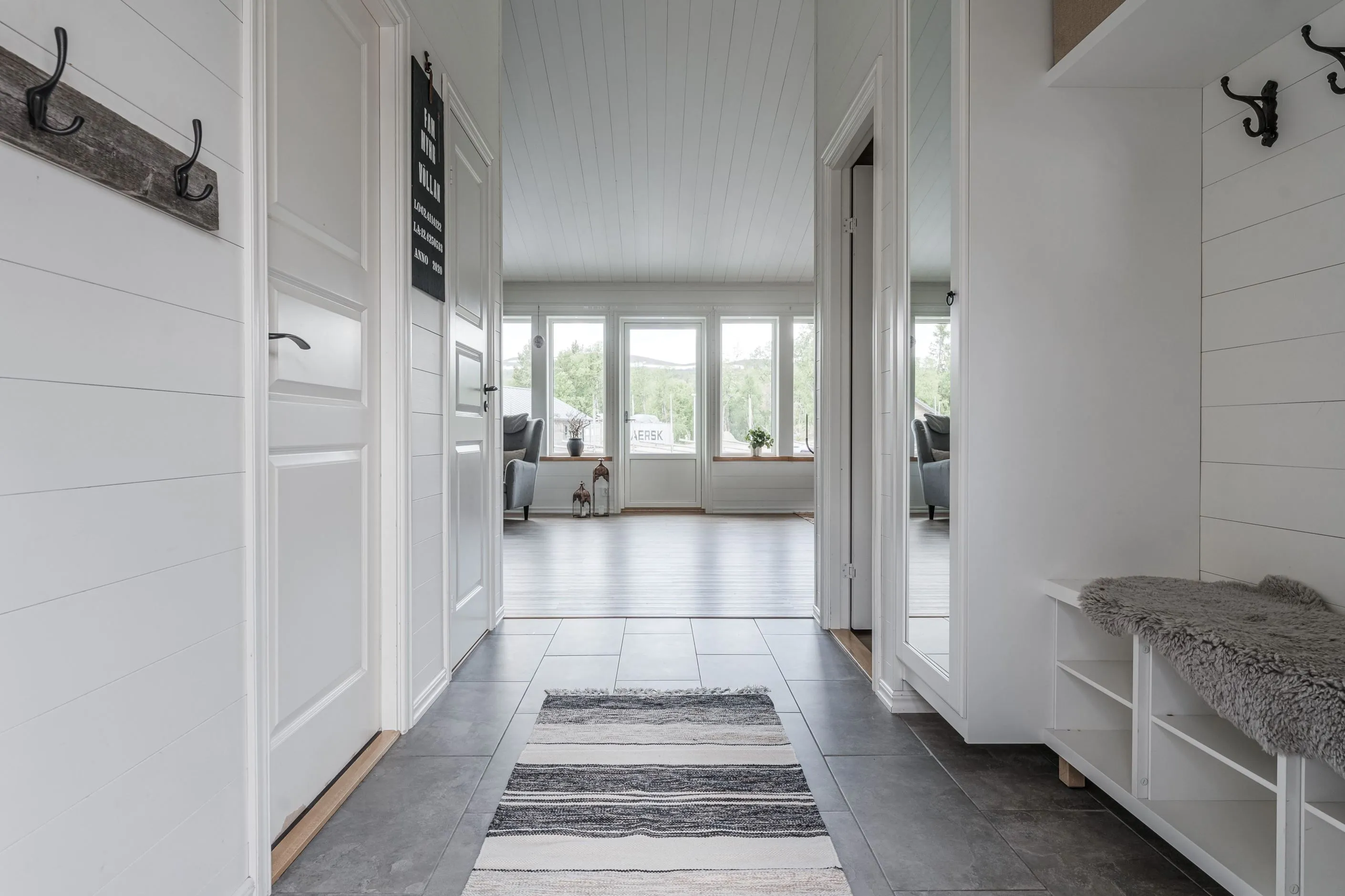 Nykyaikainen 3 makuuhuoneen huvila, jossa on laaja puutarha Bruksvallarnan maisemissa - Näytä kuva 19 / 43