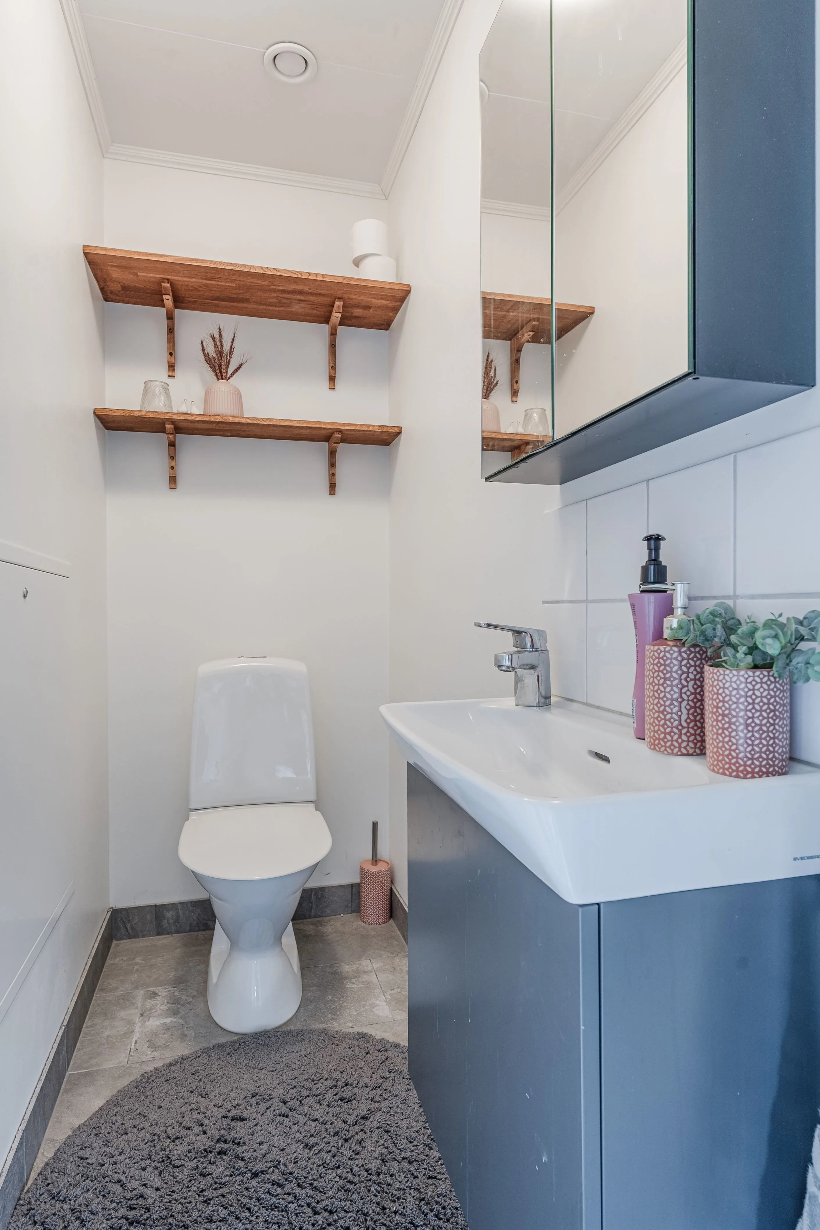 Nykyaikainen 3 makuuhuoneen huvila, jossa on laaja puutarha Bruksvallarnan maisemissa - Näytä kuva 21 / 43