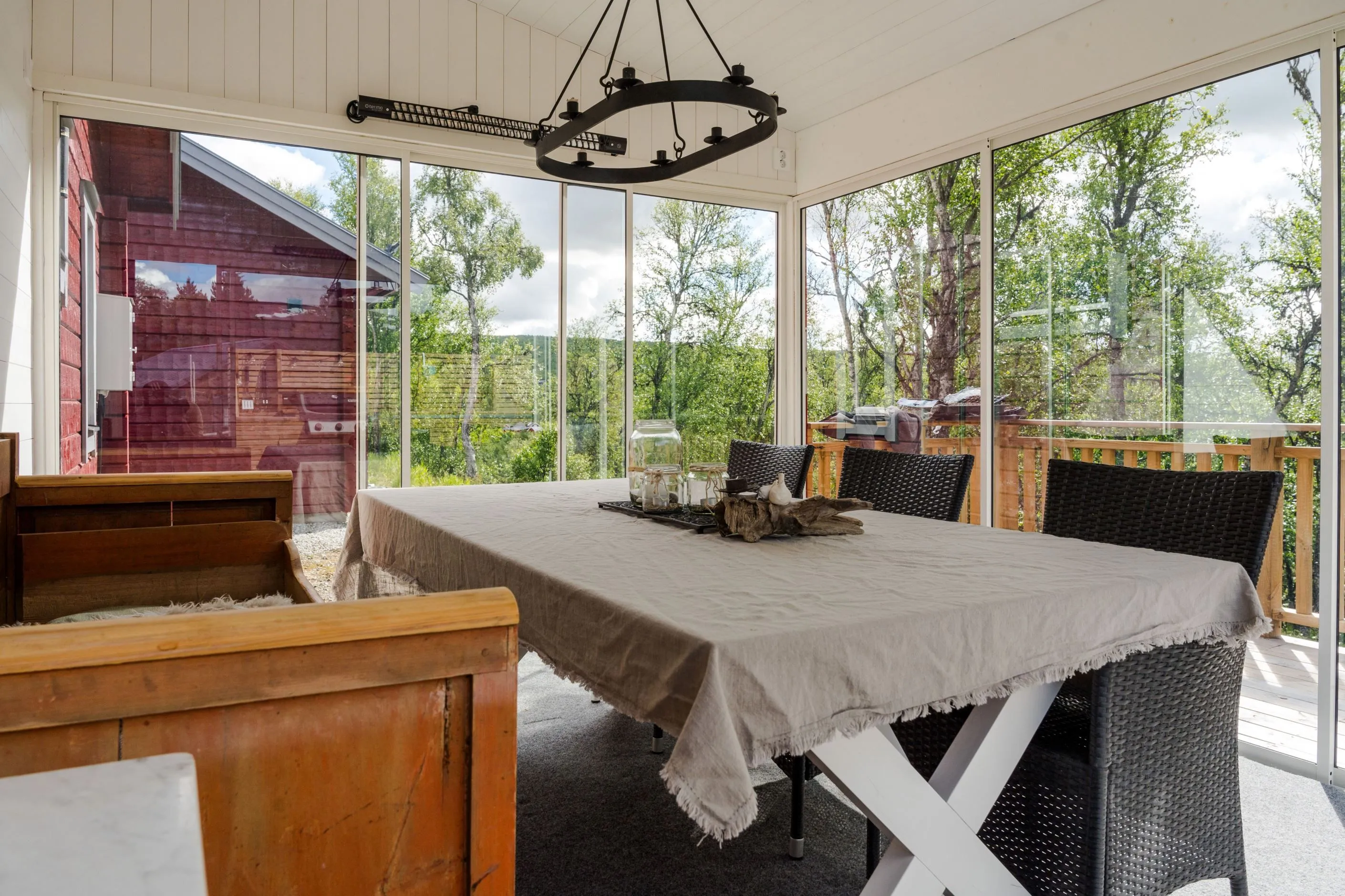 Nykyaikainen 3 makuuhuoneen huvila, jossa on laaja puutarha Bruksvallarnan maisemissa - Näytä kuva 28 / 43