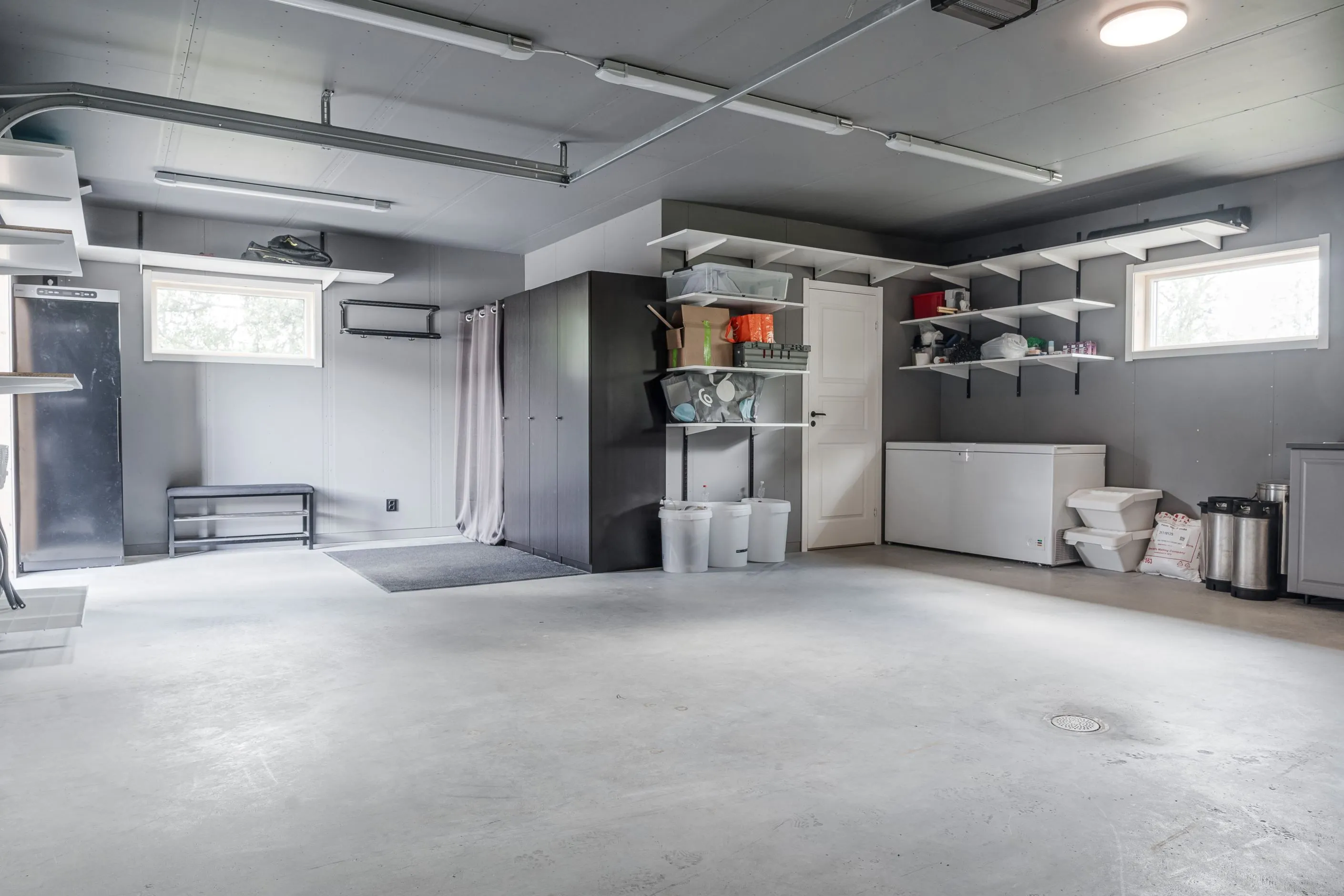 Nykyaikainen 3 makuuhuoneen huvila, jossa on laaja puutarha Bruksvallarnan maisemissa - Näytä kuva 31 / 43