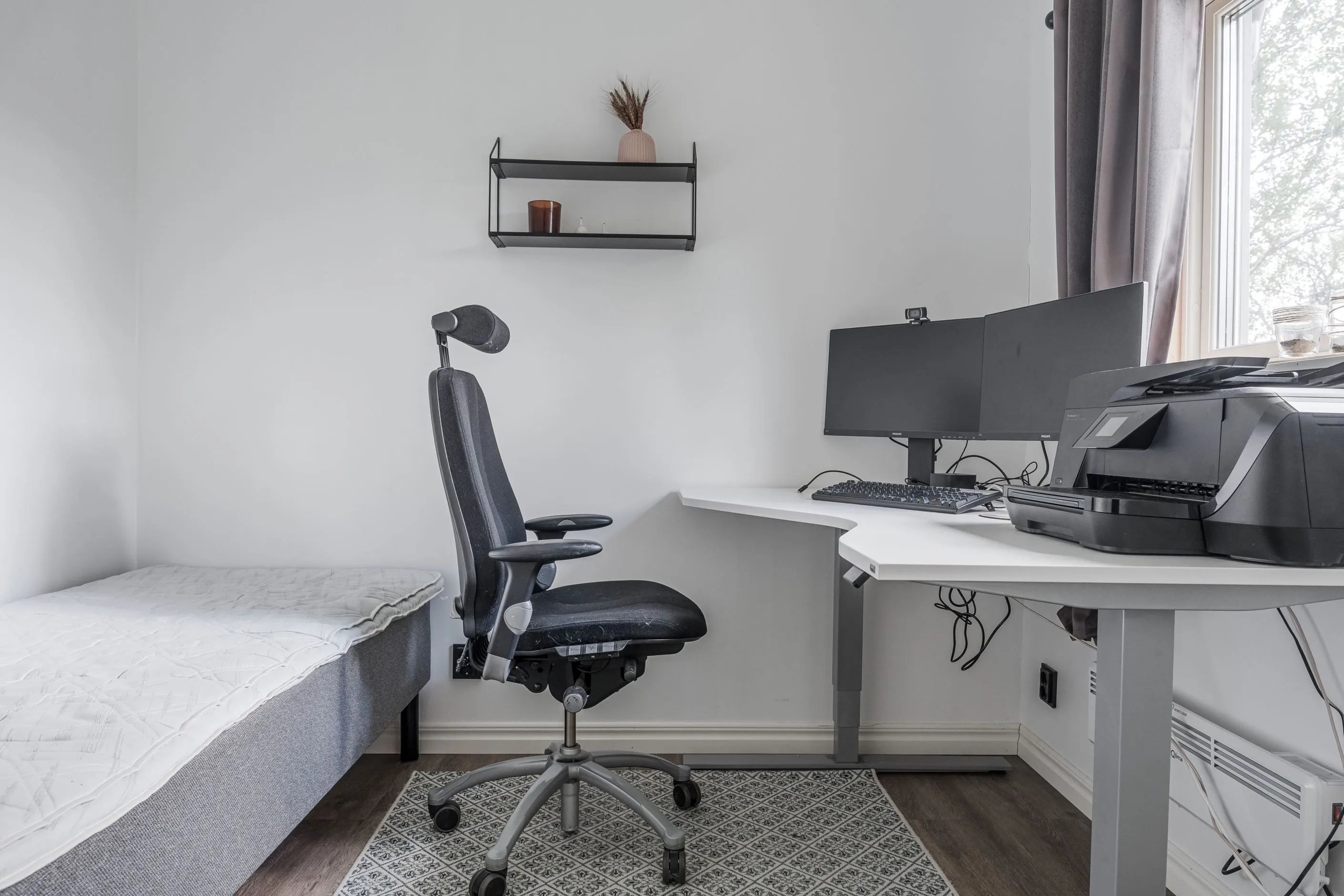 Nykyaikainen 3 makuuhuoneen huvila, jossa on laaja puutarha Bruksvallarnan maisemissa - Näytä kuva 32 / 43