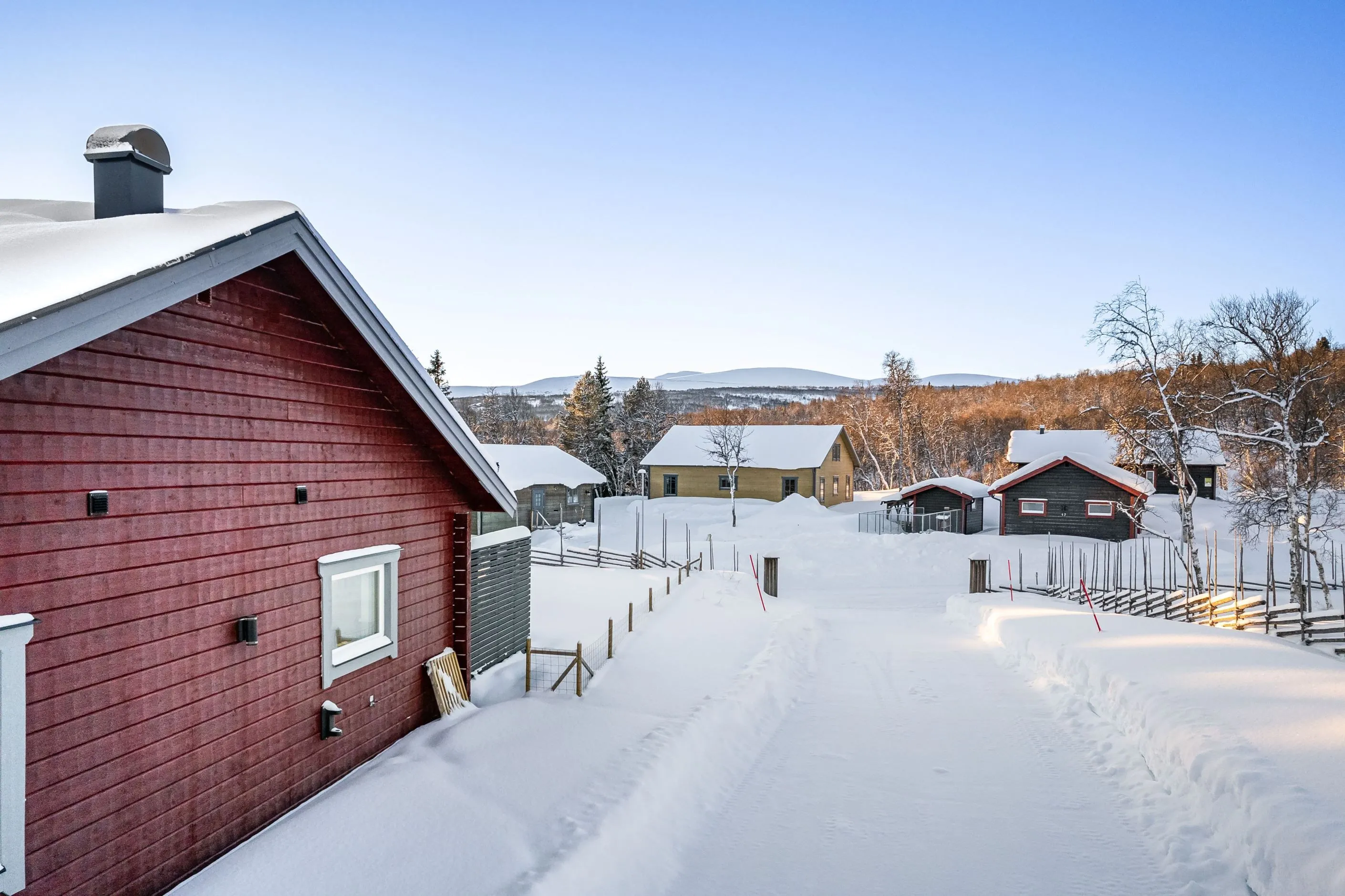 Nykyaikainen 3 makuuhuoneen huvila, jossa on laaja puutarha Bruksvallarnan maisemissa - Näytä kuva 34 / 43