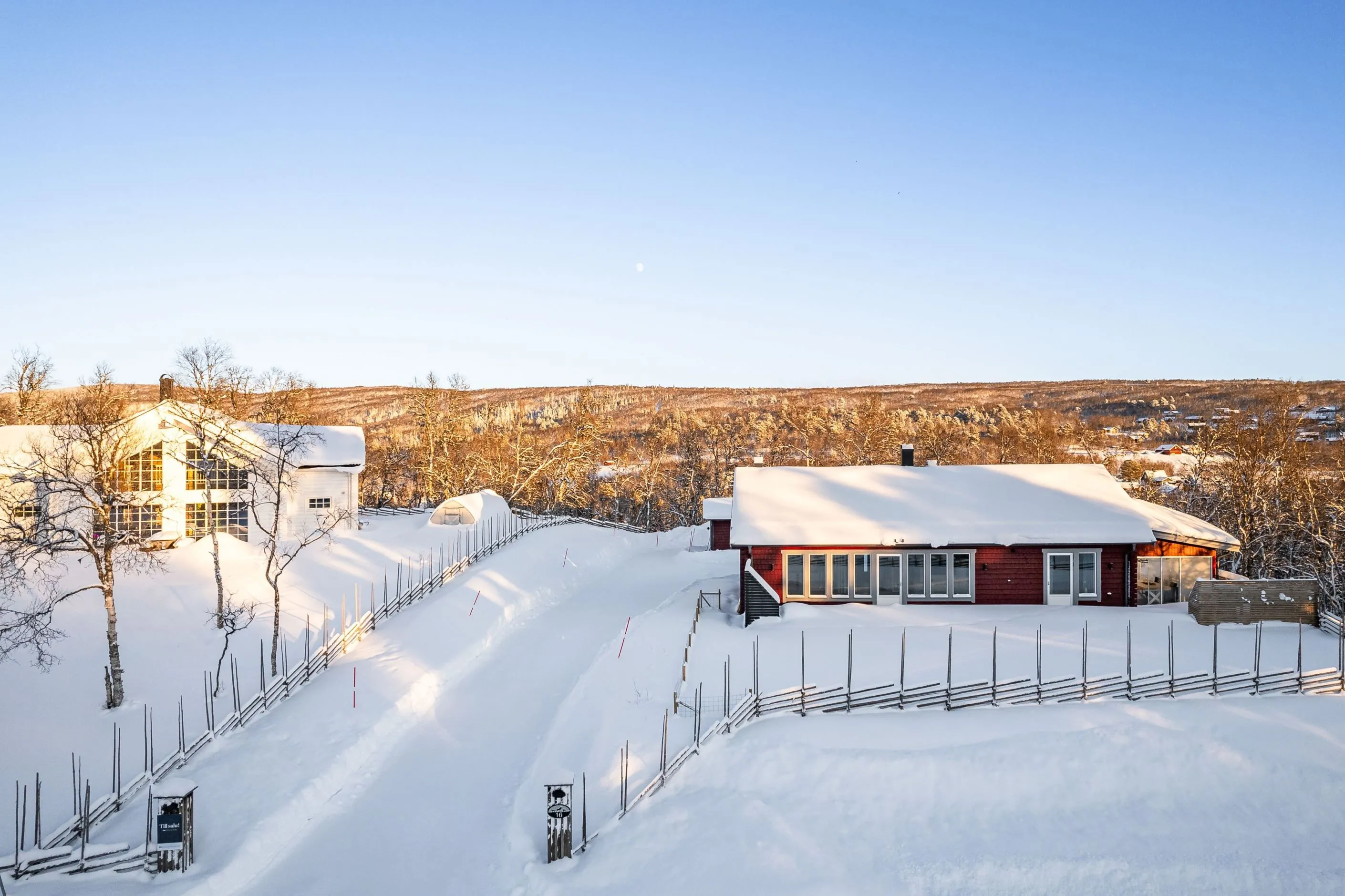 Nykyaikainen 3 makuuhuoneen huvila, jossa on laaja puutarha Bruksvallarnan maisemissa - Näytä kuva 38 / 43