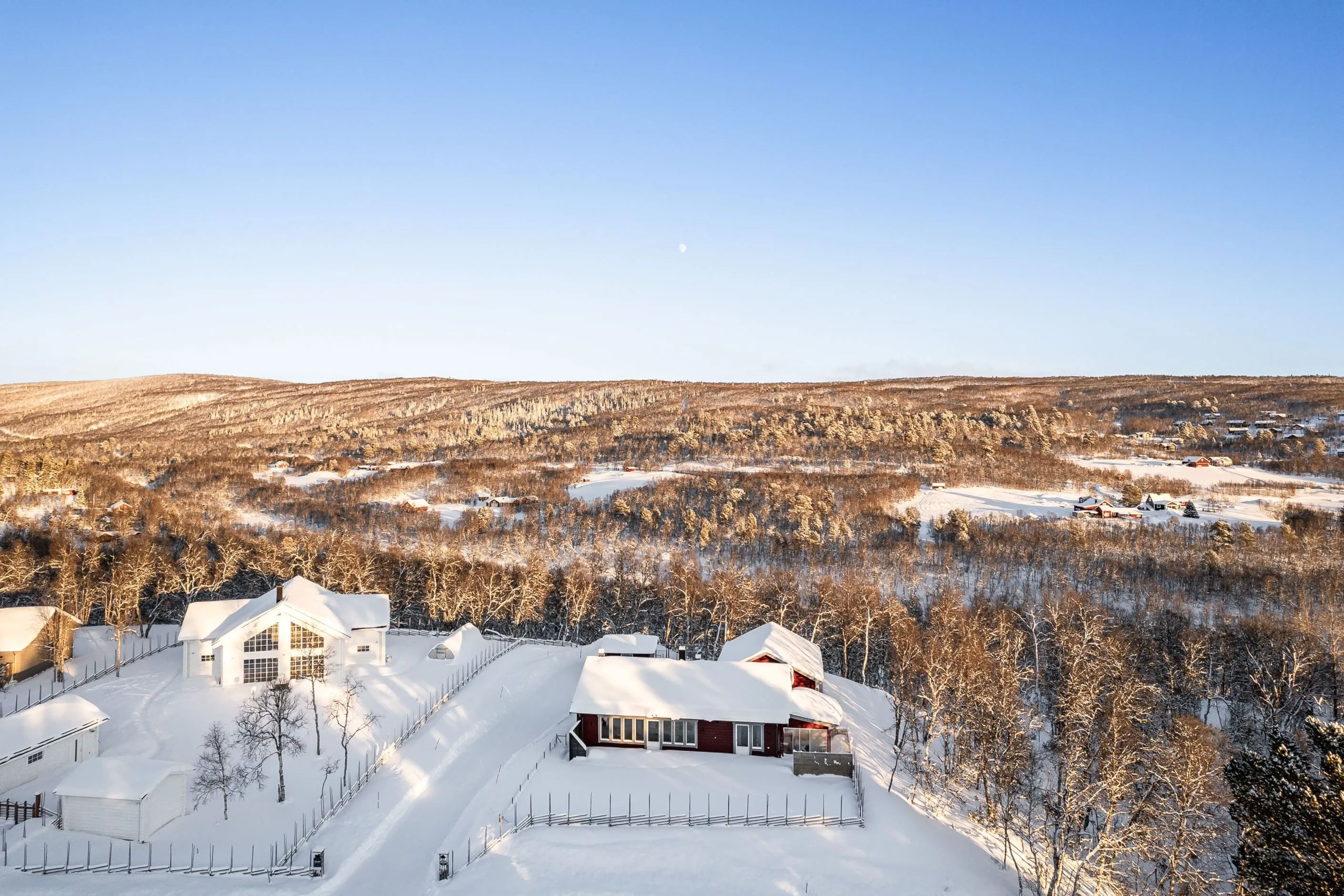 Nykyaikainen 3 makuuhuoneen huvila, jossa on laaja puutarha Bruksvallarnan maisemissa - Näytä kuva 39 / 43