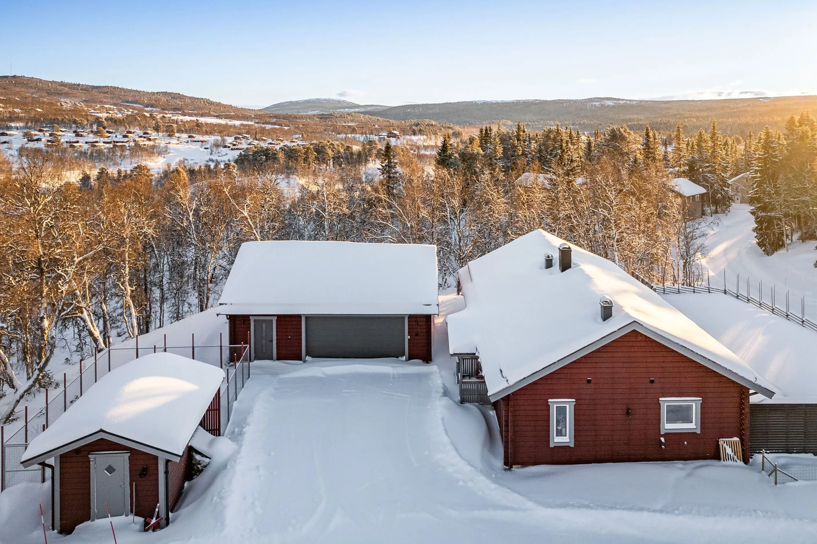 Nykyaikainen 3 makuuhuoneen huvila, jossa on laaja puutarha Bruksvallarnan maisemissa - Näytä kuva 41 / 43