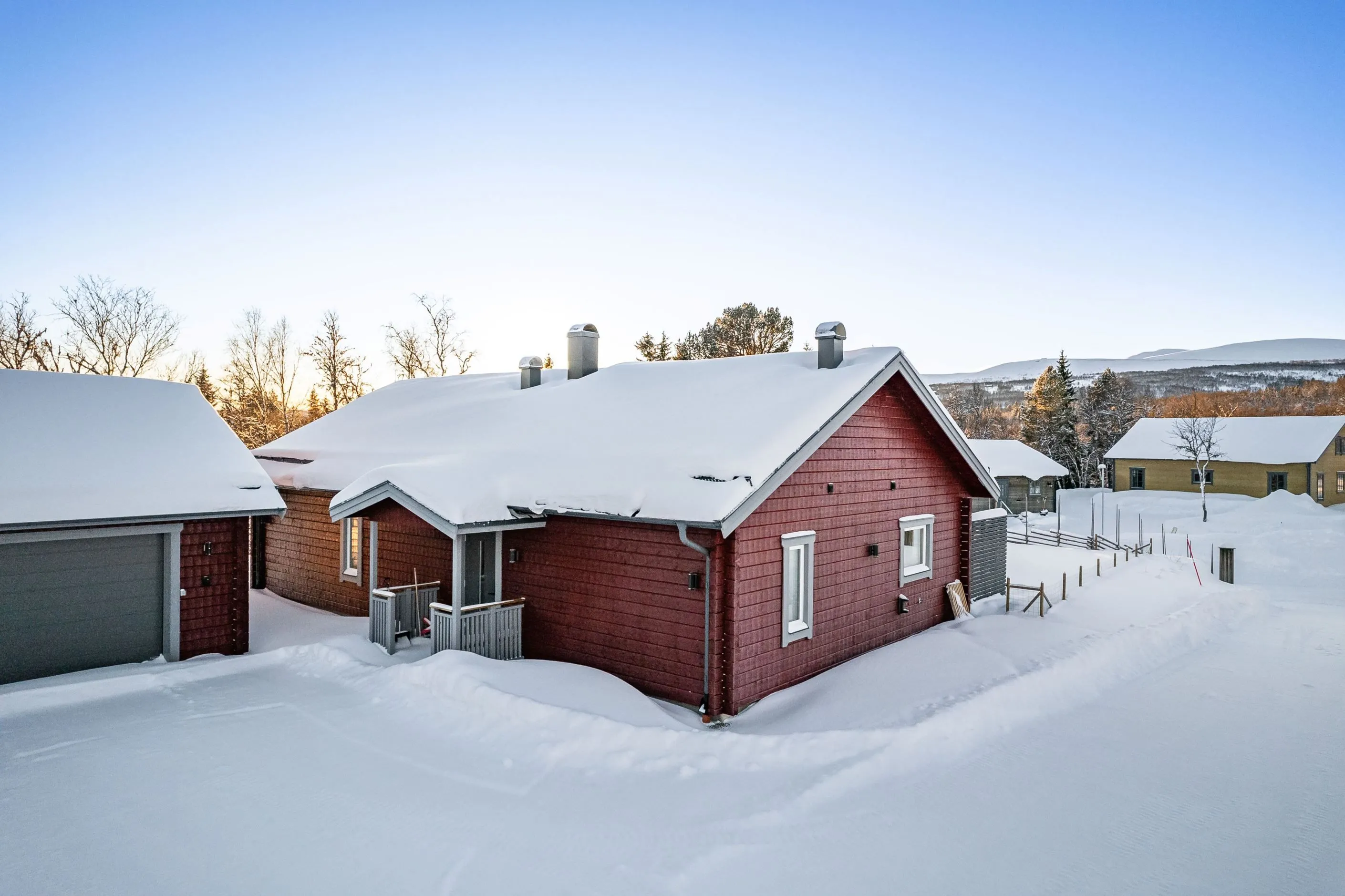Nykyaikainen 3 makuuhuoneen huvila, jossa on laaja puutarha Bruksvallarnan maisemissa - Näytä kuva 42 / 43