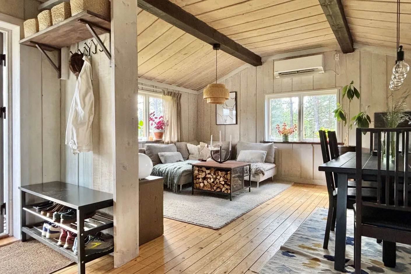 1970s Mountain Cabin with Expansive Grounds in Central Lofsdalen - Image 2