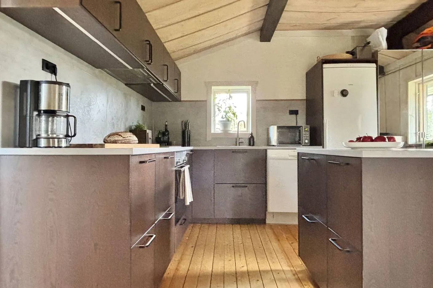 1970s Mountain Cabin with Expansive Grounds in Central Lofsdalen - Image 4