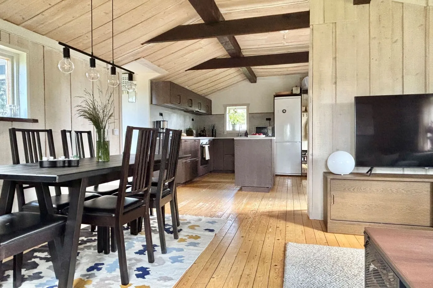 1970s Mountain Cabin with Expansive Grounds in Central Lofsdalen - View image 8 of 18