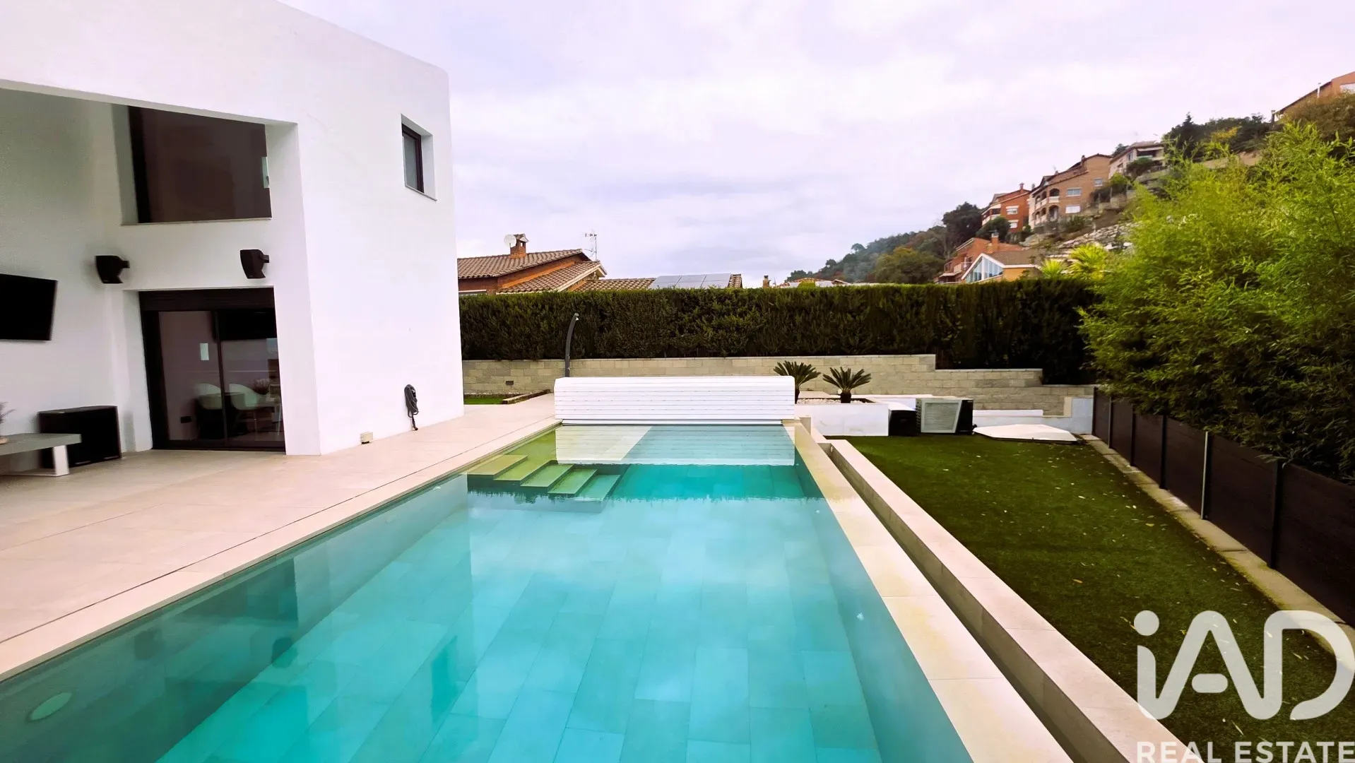 Modern 5-Bedroom House with Pool in Sant Fost de Campsentelles - Image 3