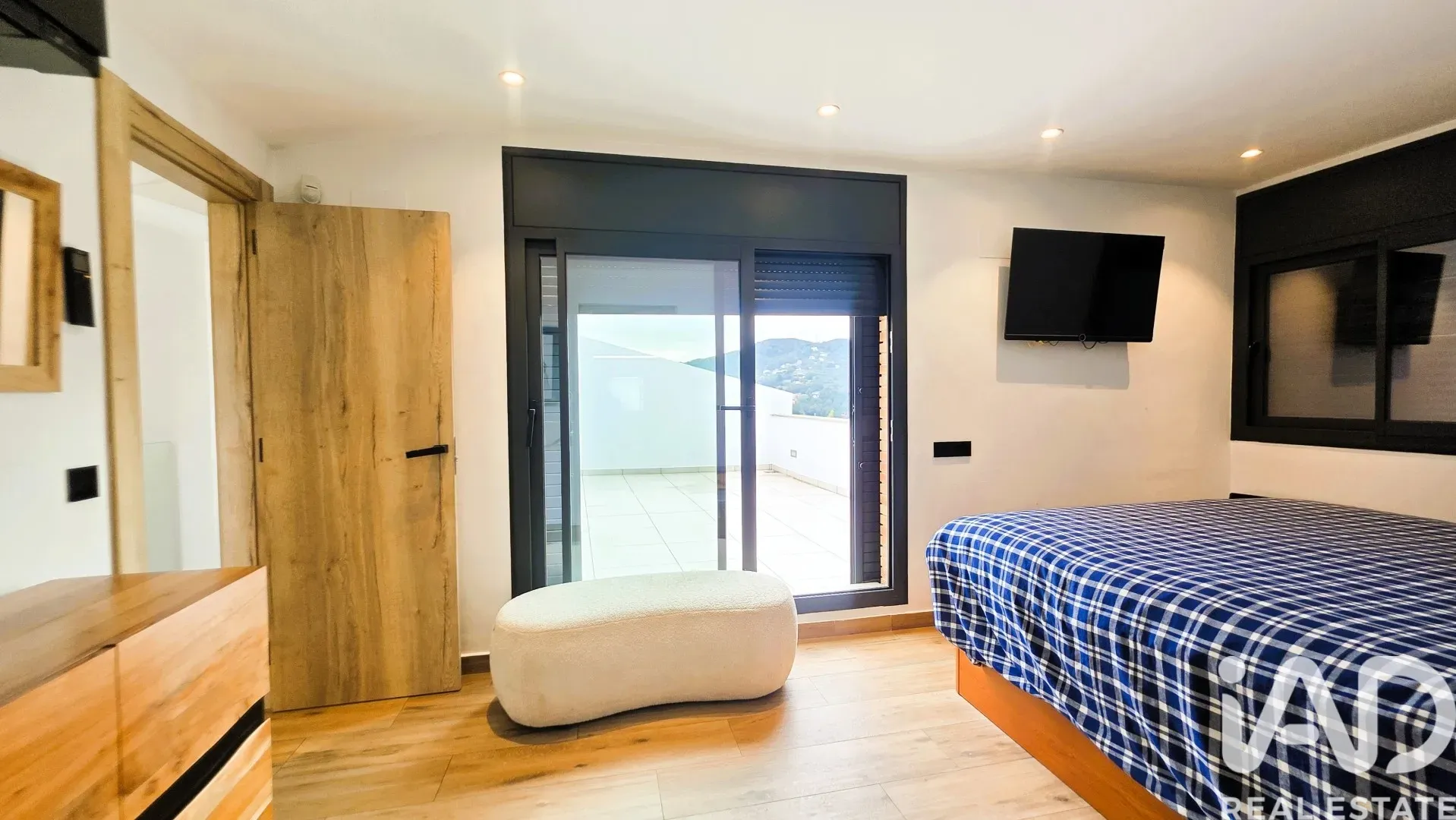 Modern 5-Bedroom House with Pool in Sant Fost de Campsentelles - View image 25 of 29