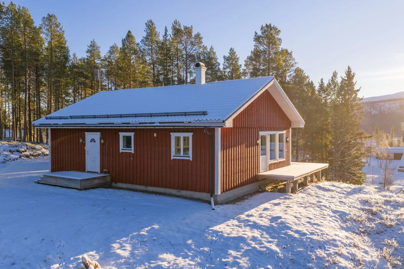 Contemporary 3-Bedroom Country House with Expansive Garden in Lofsdalen - Image 1