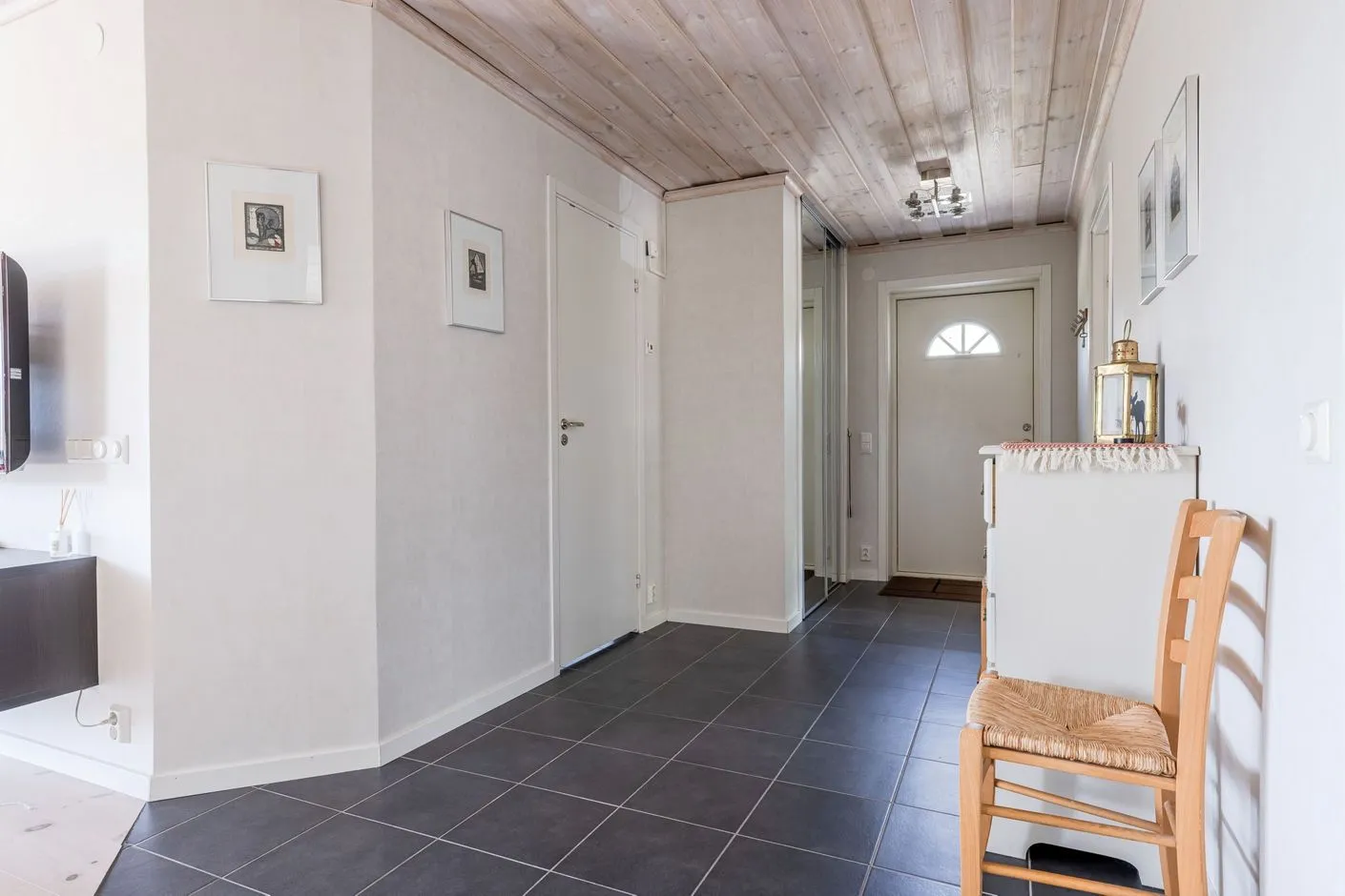 Contemporary 3-Bedroom Country House with Expansive Garden in Lofsdalen - Image 5