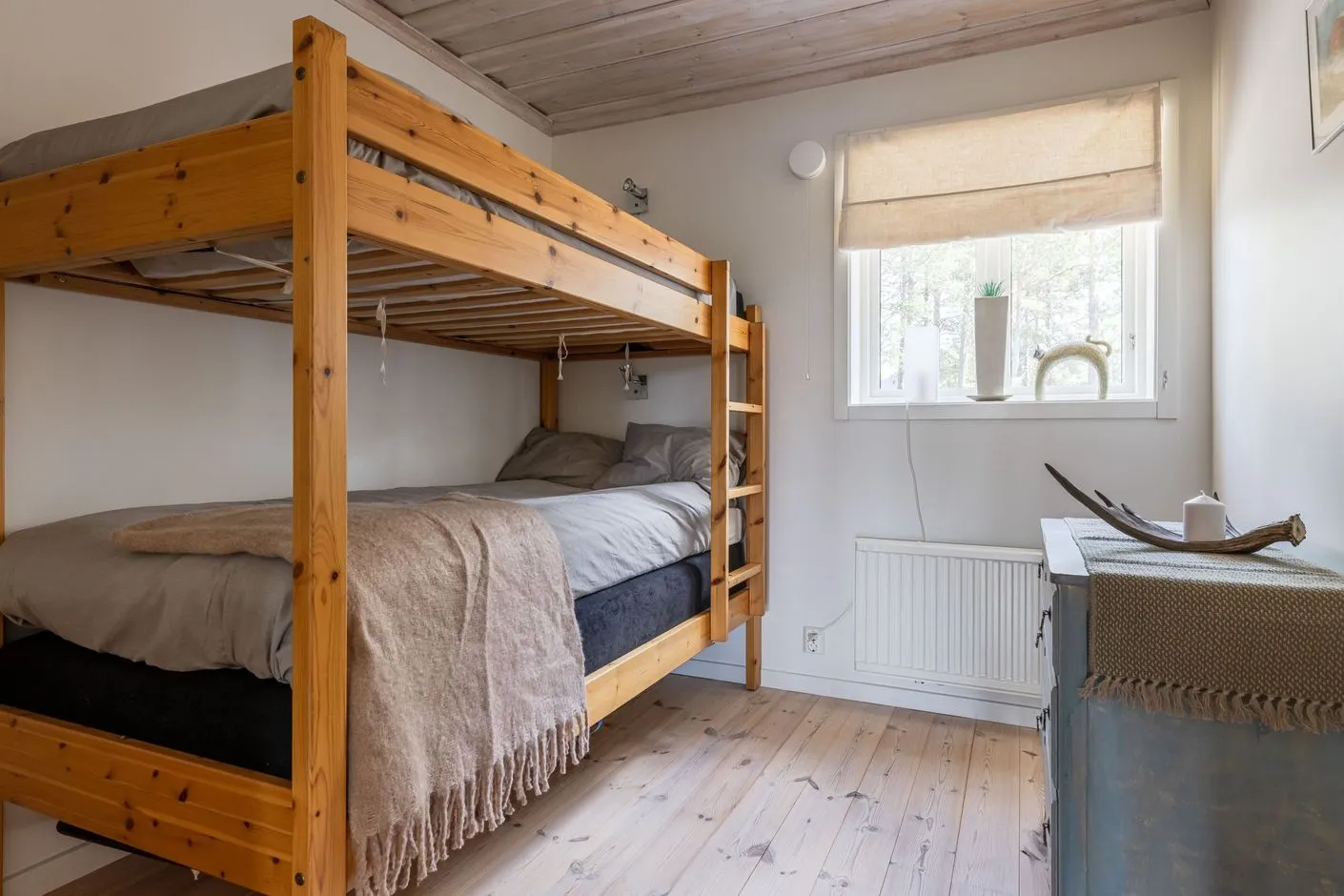 Contemporary 3-Bedroom Country House with Expansive Garden in Lofsdalen - View image 7 of 32