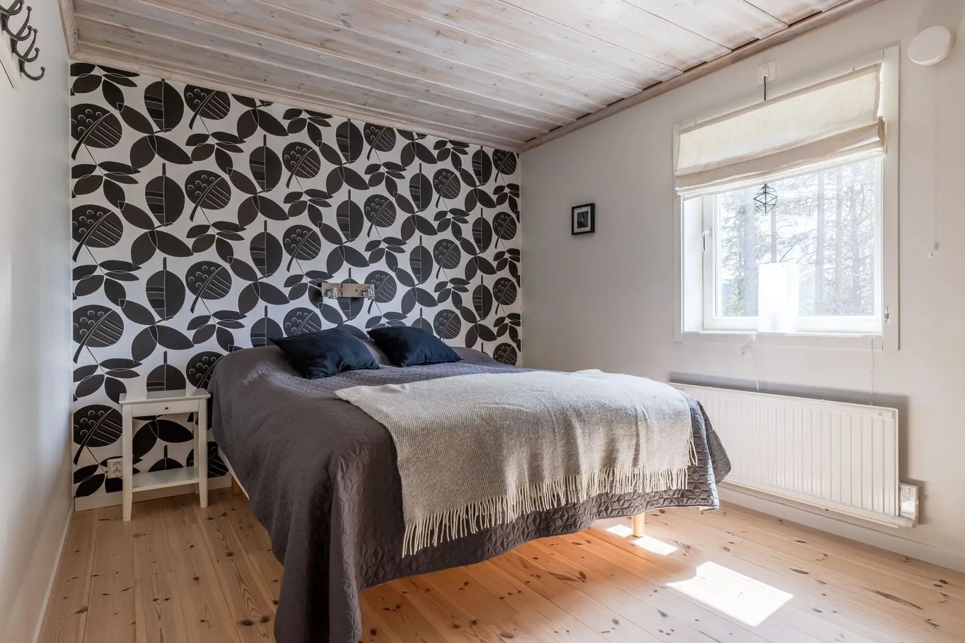Contemporary 3-Bedroom Country House with Expansive Garden in Lofsdalen - View image 8 of 32