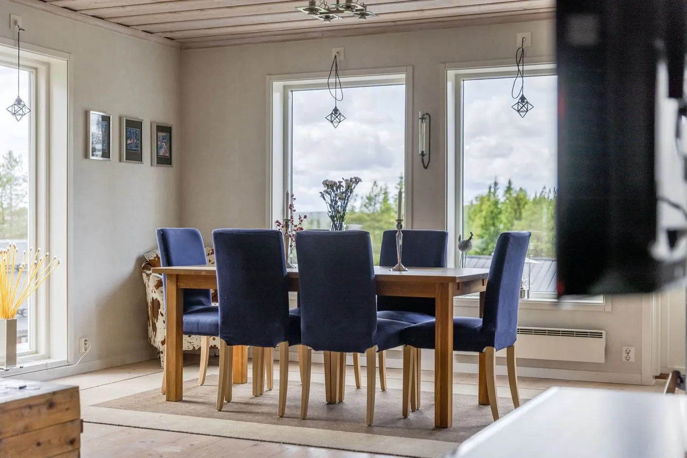 Contemporary 3-Bedroom Country House with Expansive Garden in Lofsdalen - View image 12 of 32