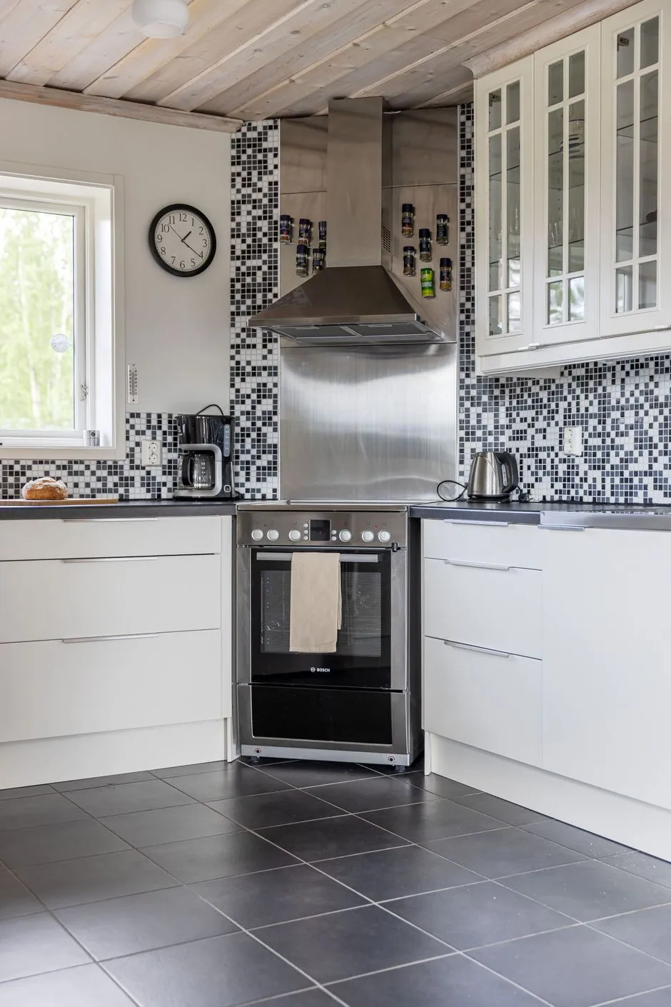 Contemporary 3-Bedroom Country House with Expansive Garden in Lofsdalen - View image 15 of 32