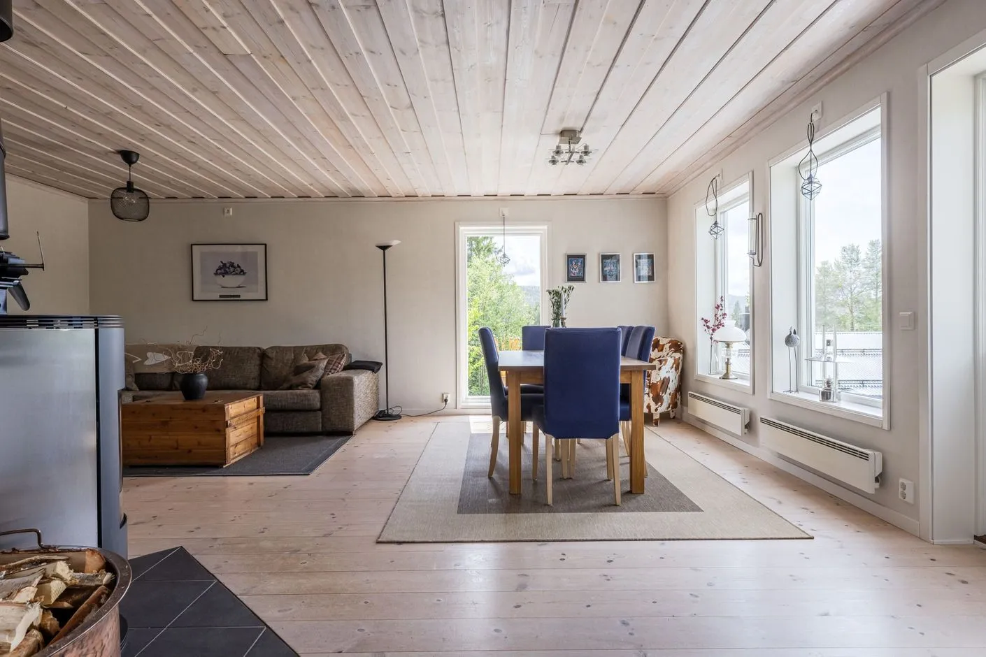 Contemporary 3-Bedroom Country House with Expansive Garden in Lofsdalen - View image 17 of 32