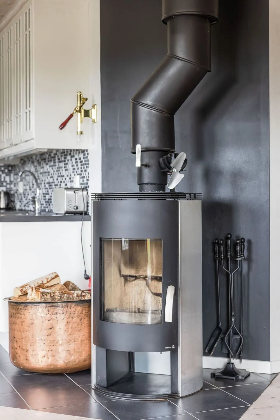 Contemporary 3-Bedroom Country House with Expansive Garden in Lofsdalen - View image 18 of 32