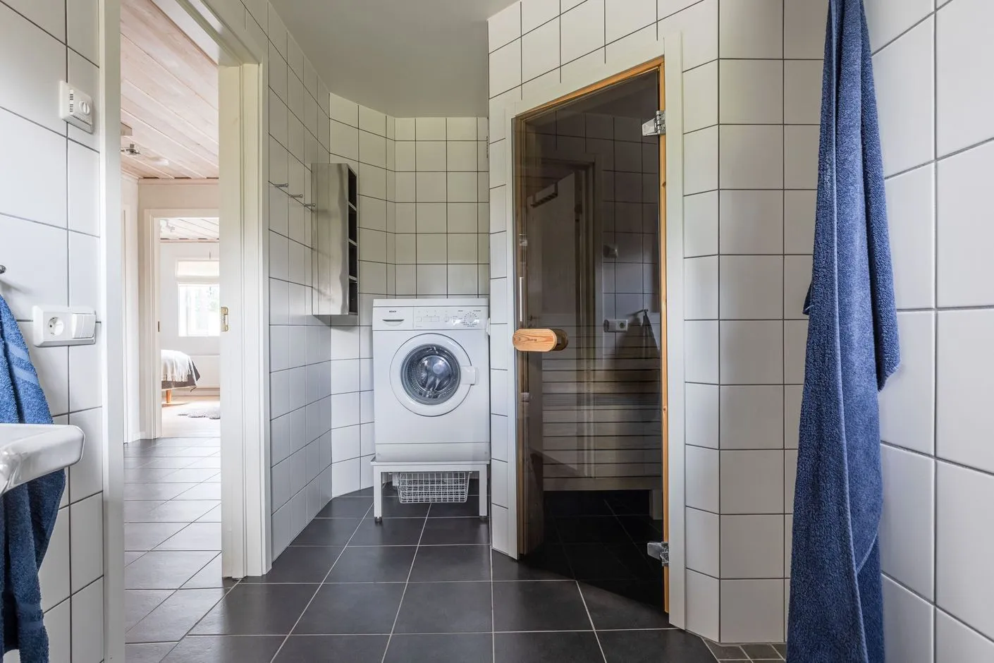 Contemporary 3-Bedroom Country House with Expansive Garden in Lofsdalen - View image 21 of 32