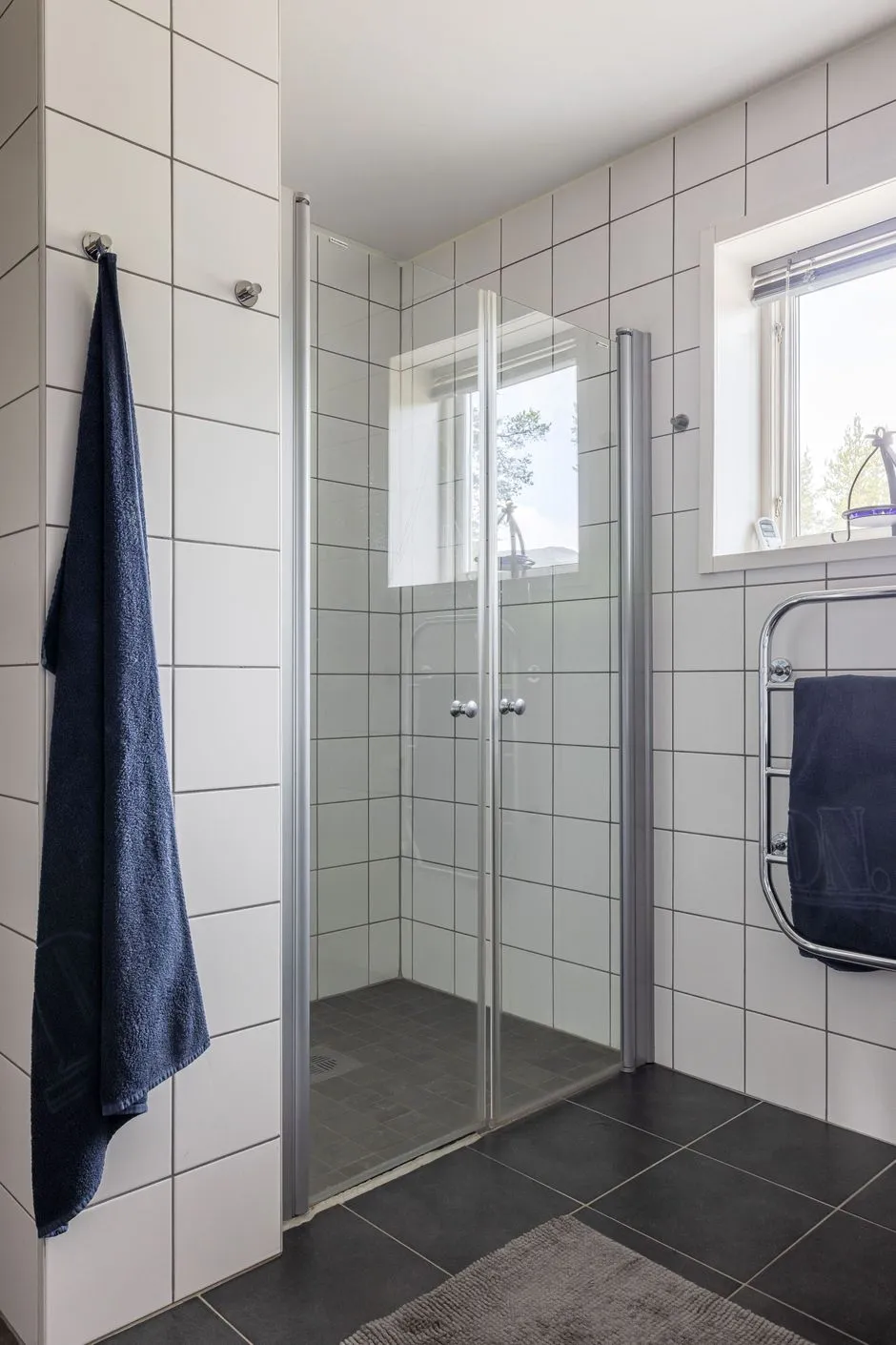 Contemporary 3-Bedroom Country House with Expansive Garden in Lofsdalen - View image 22 of 32