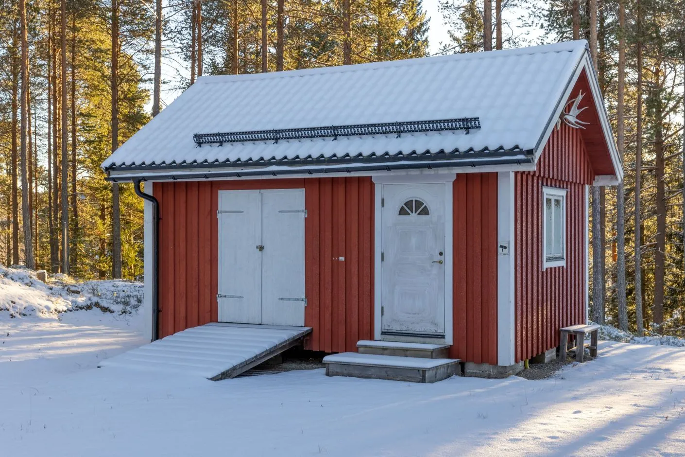 Contemporary 3-Bedroom Country House with Expansive Garden in Lofsdalen - View image 24 of 32