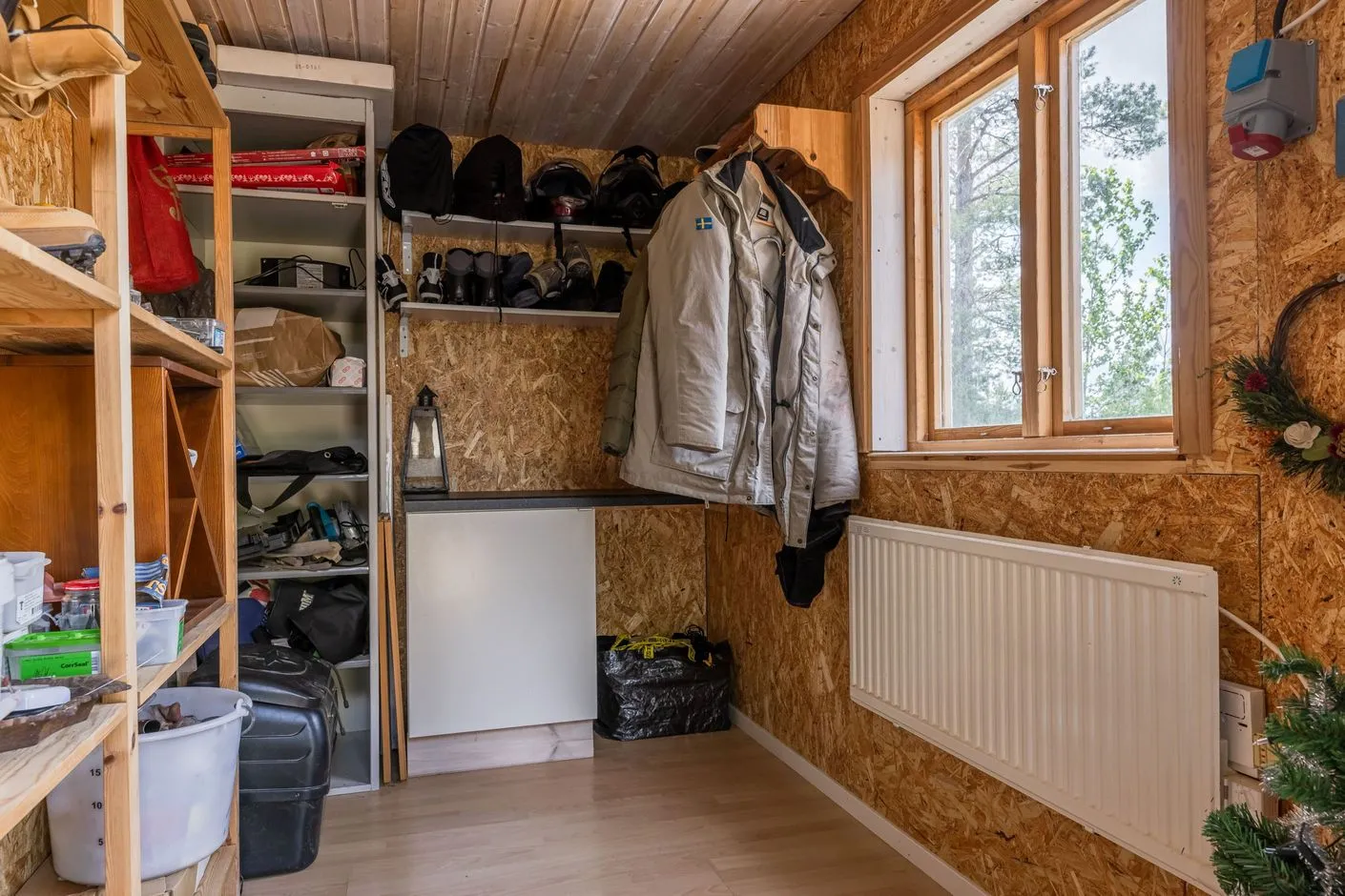 Contemporary 3-Bedroom Country House with Expansive Garden in Lofsdalen - View image 25 of 32