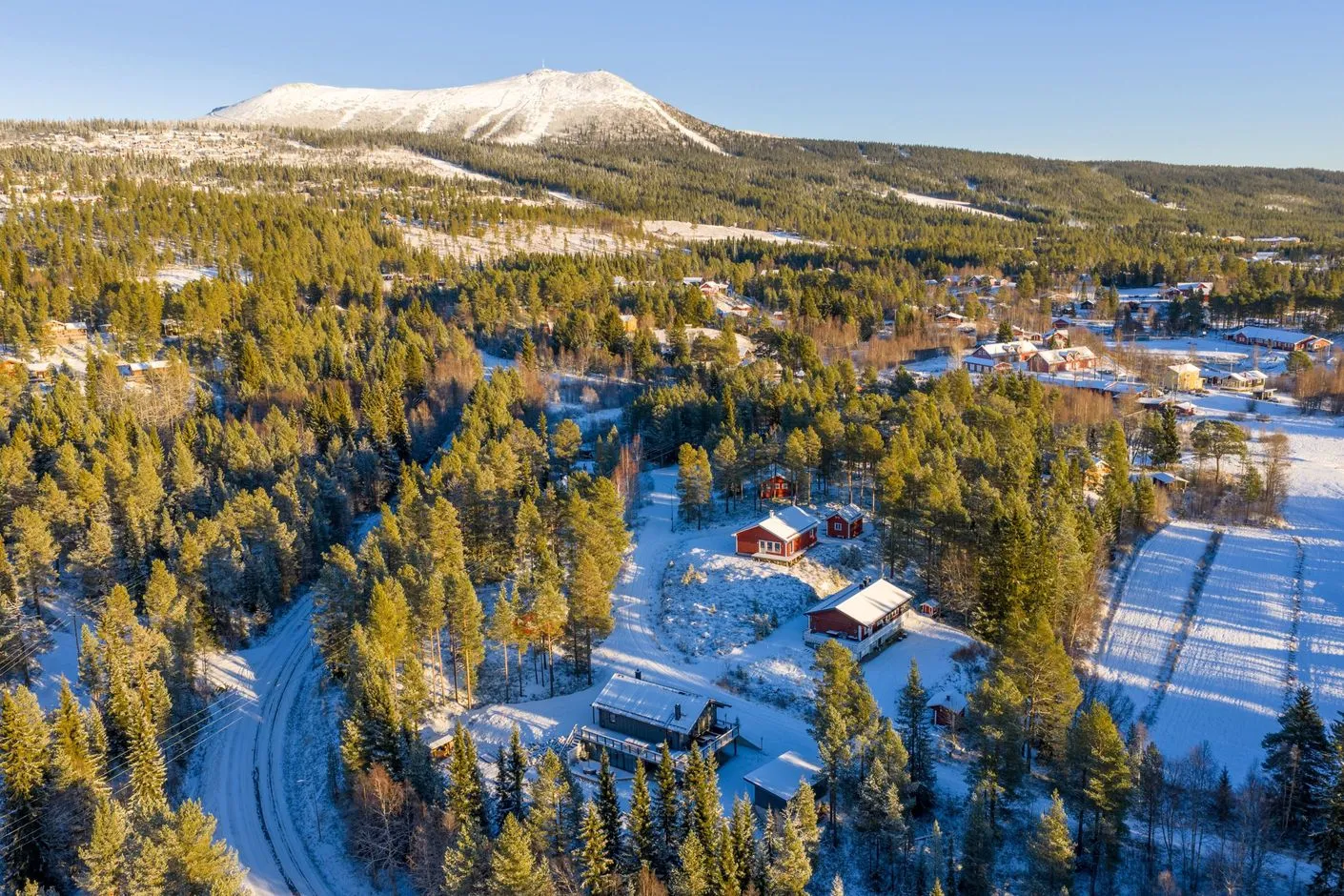 Contemporary 3-Bedroom Country House with Expansive Garden in Lofsdalen - View image 31 of 32