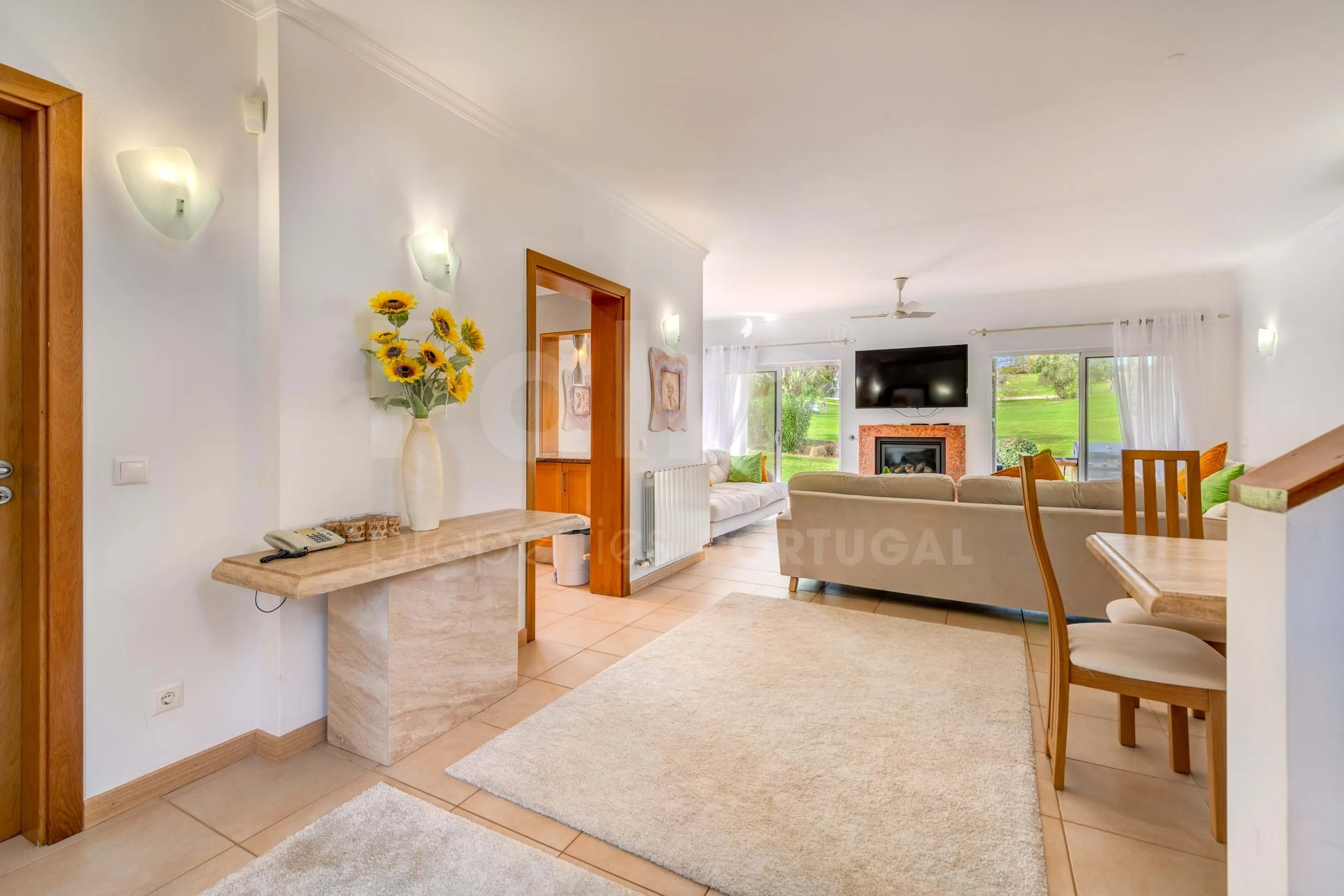 Contemporary 3-Bedroom Villa with Pool and Garden in Scenic Lagoa - Image 5