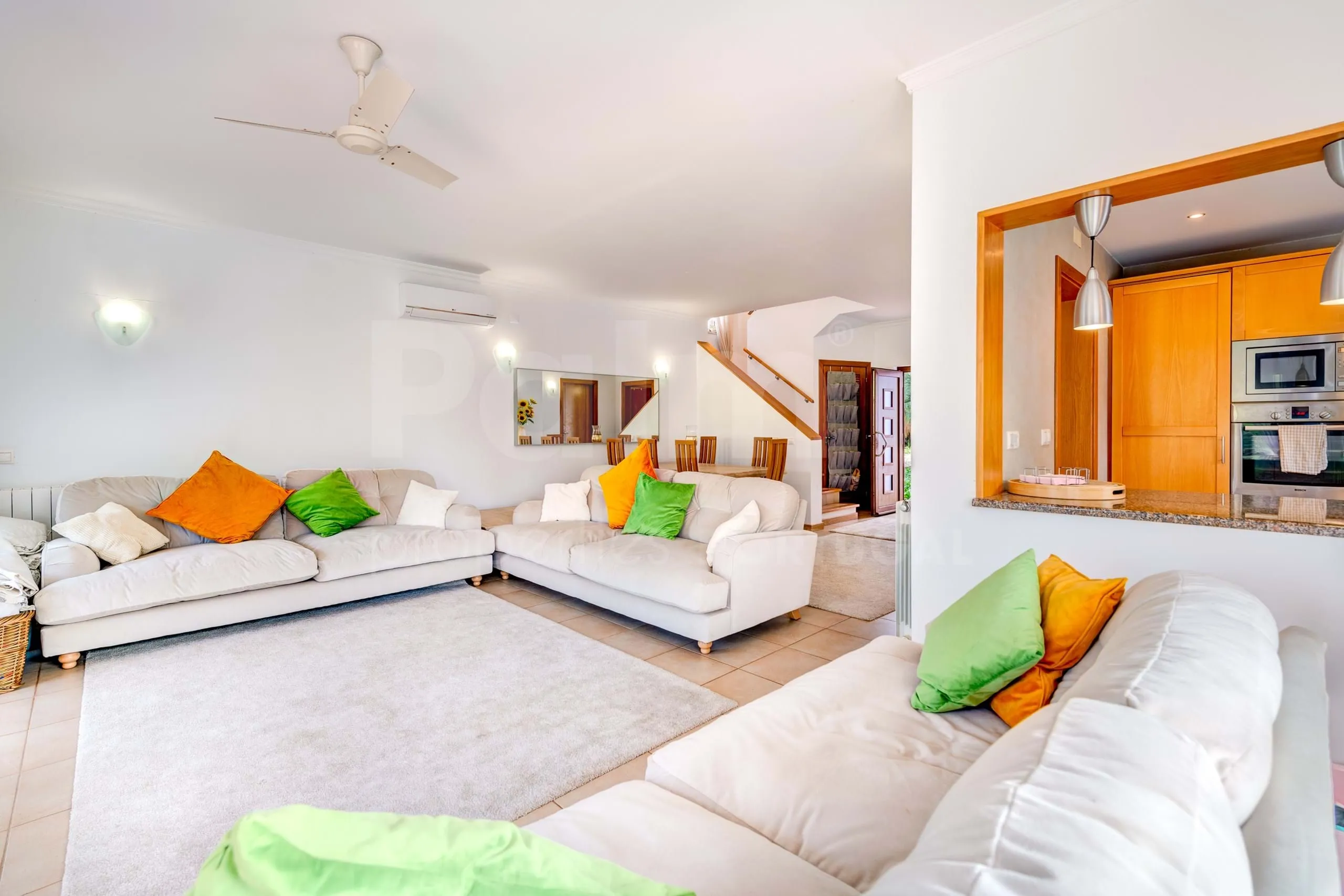 Contemporary 3-Bedroom Villa with Pool and Garden in Scenic Lagoa - View image 8 of 45