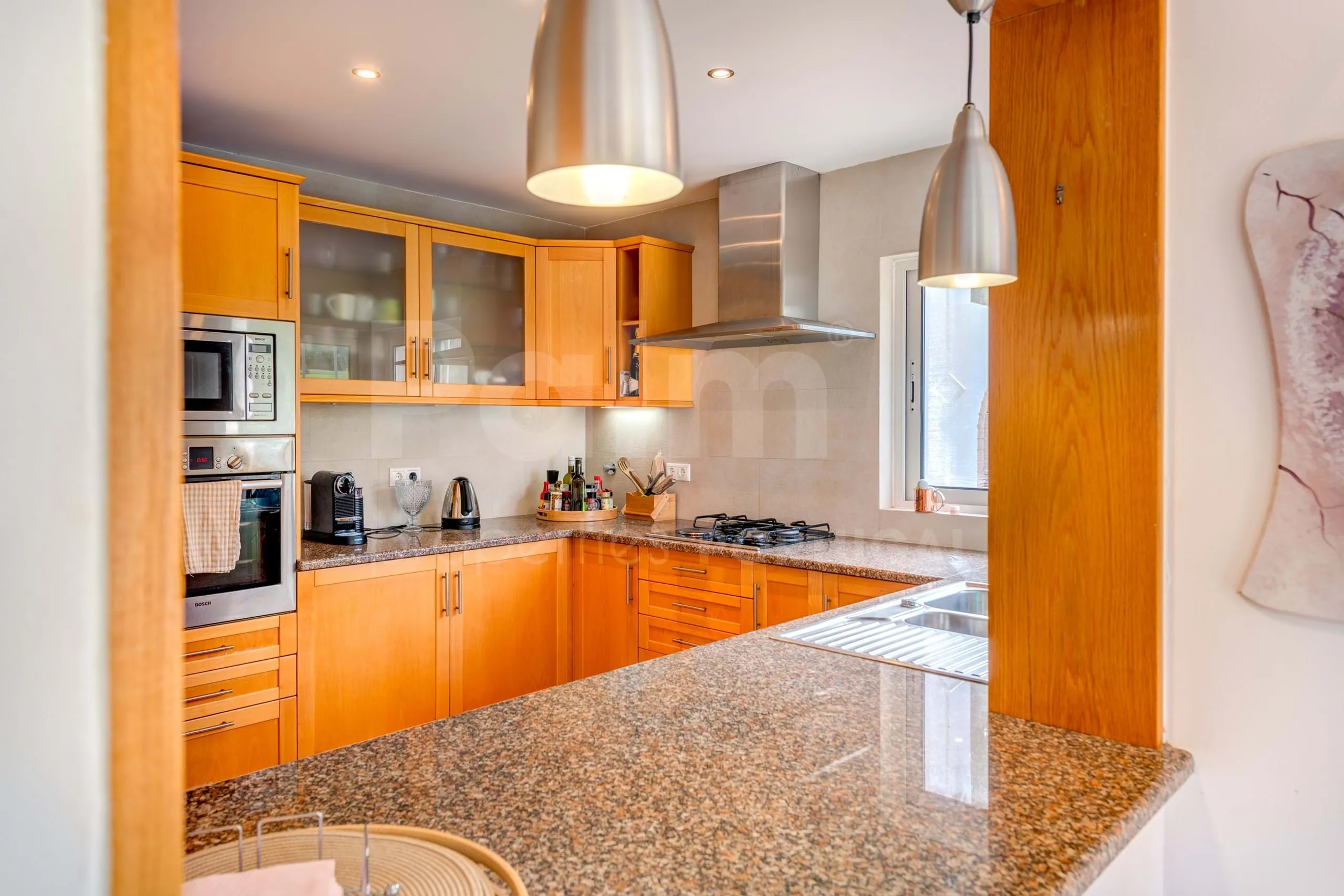 Contemporary 3-Bedroom Villa with Pool and Garden in Scenic Lagoa - View image 10 of 45