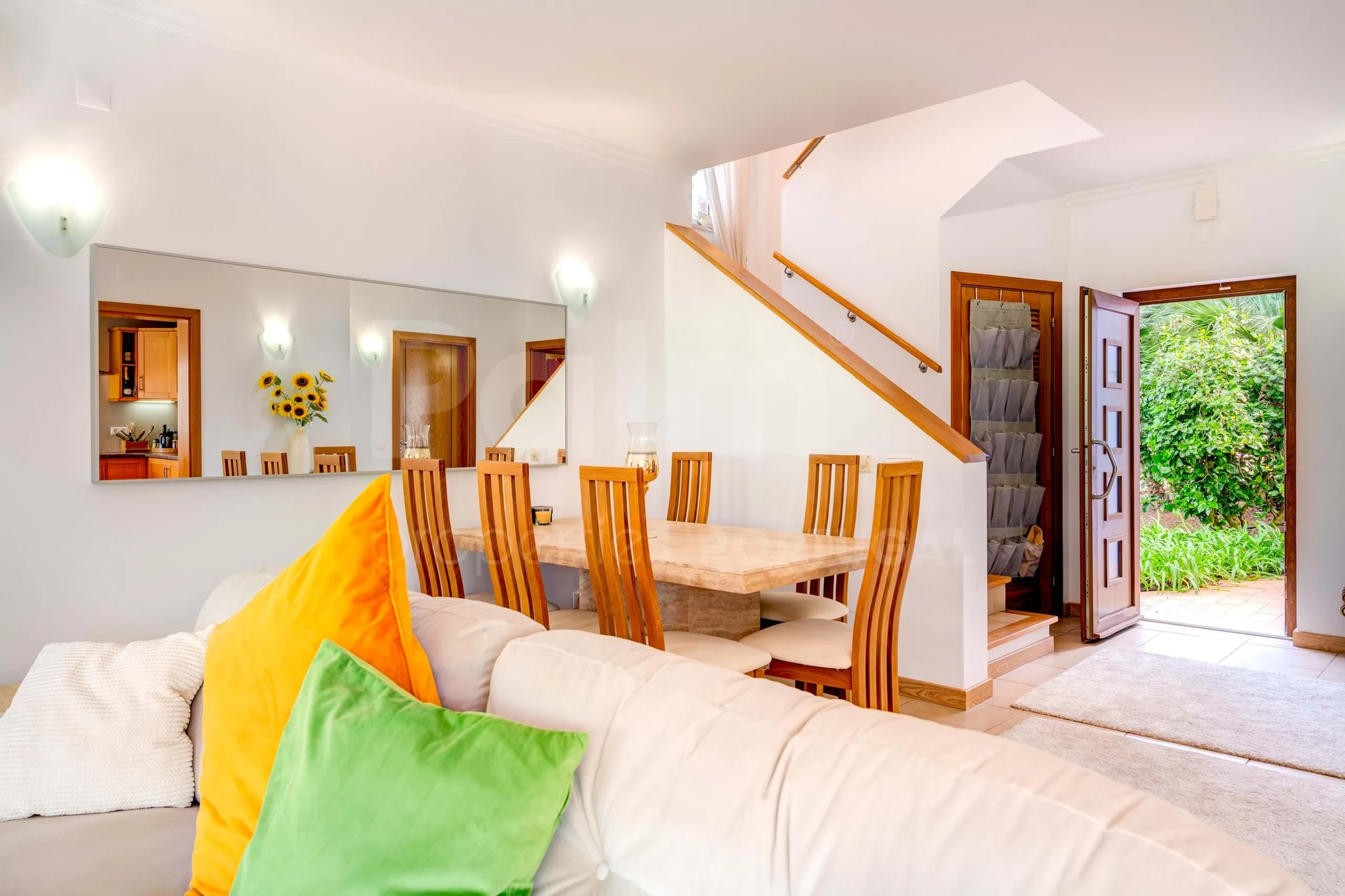 Contemporary 3-Bedroom Villa with Pool and Garden in Scenic Lagoa - View image 11 of 45